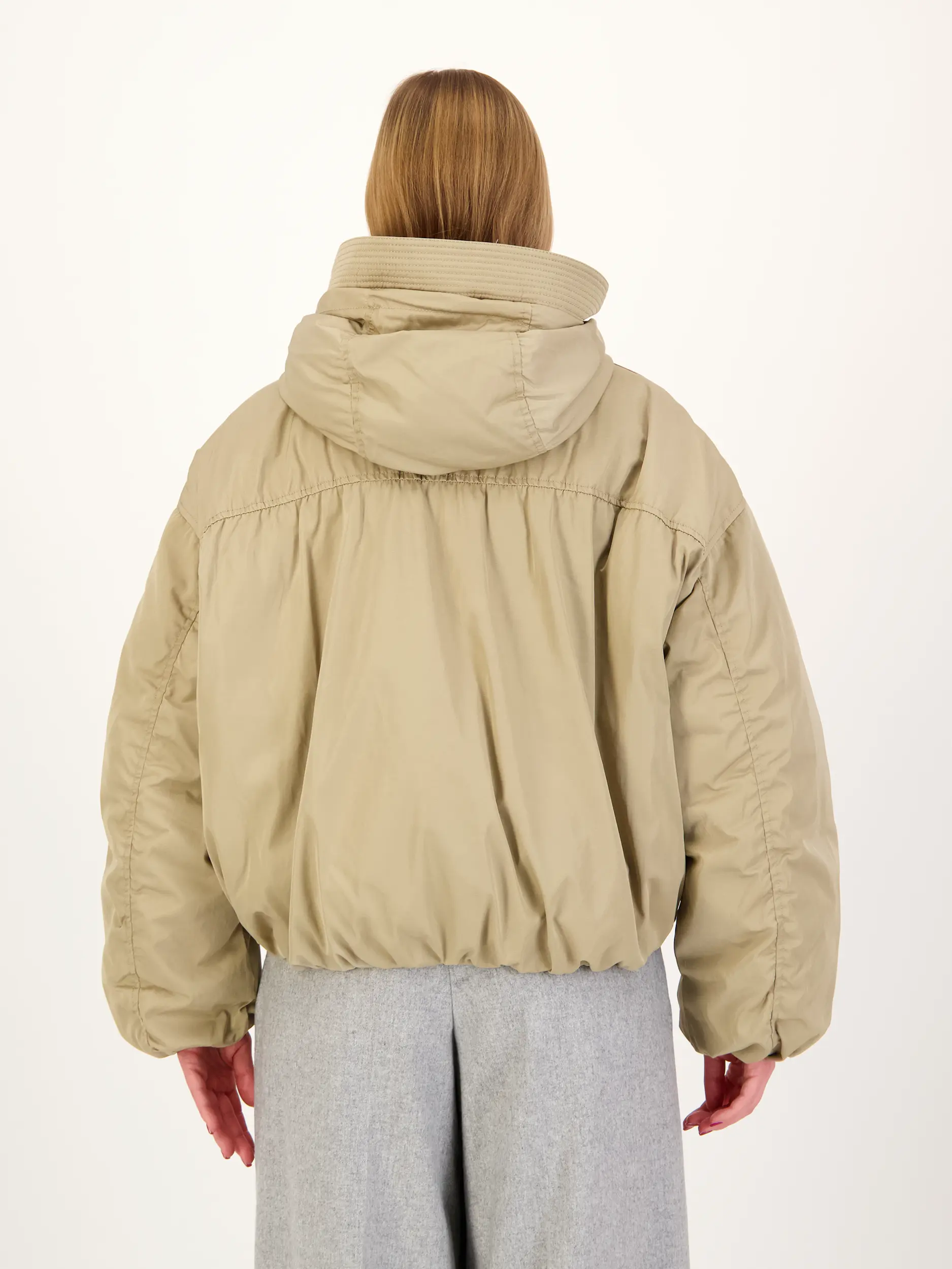 Wasserabweisende Jacke 'Naadz' - Artikel Rückseite getragen von einem Modell - Farbe: Braun