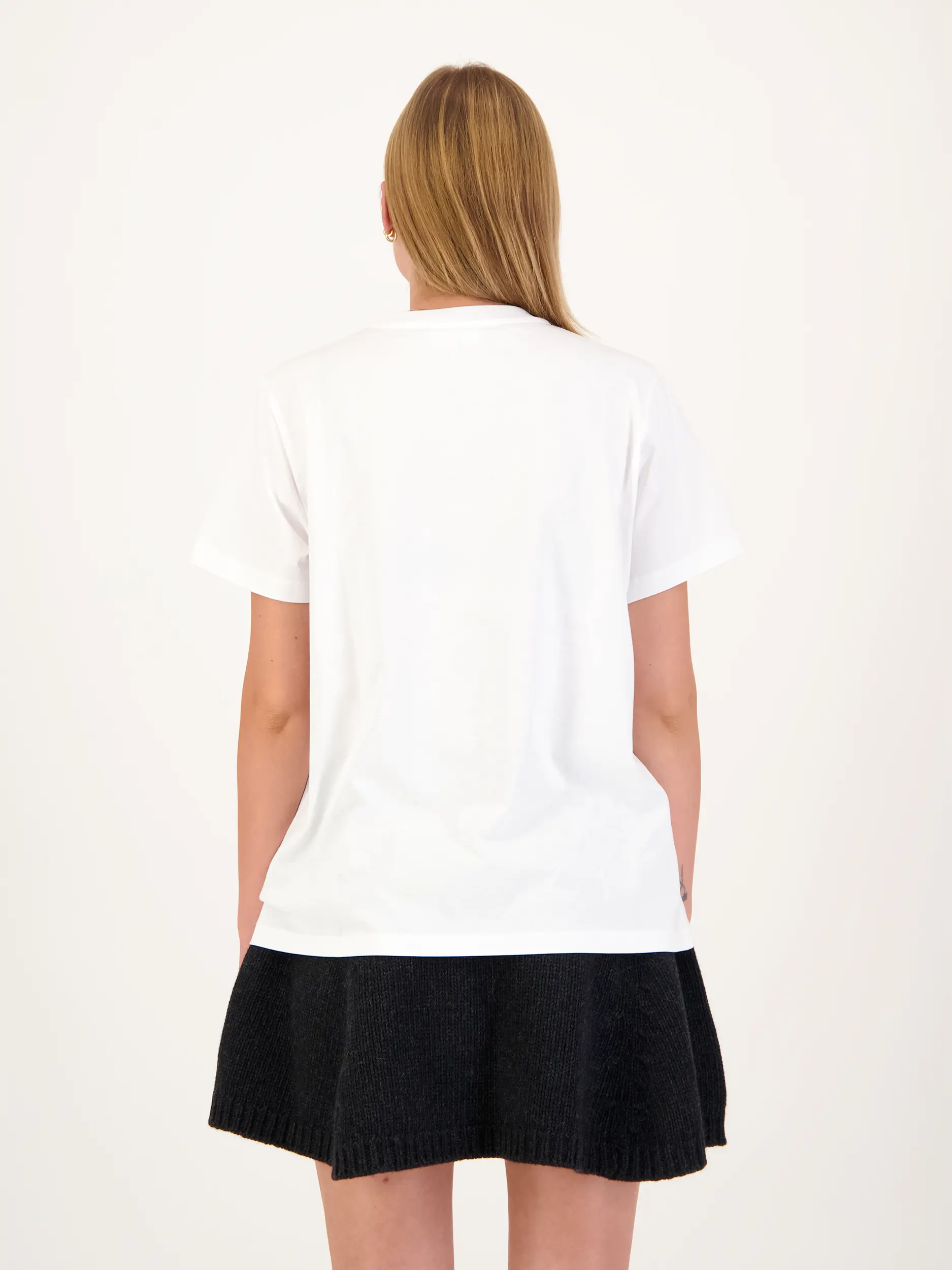 T-Shirt mit Logo-Print - Artikel Rückseite getragen von einem Modell - Farbe: Weiß
