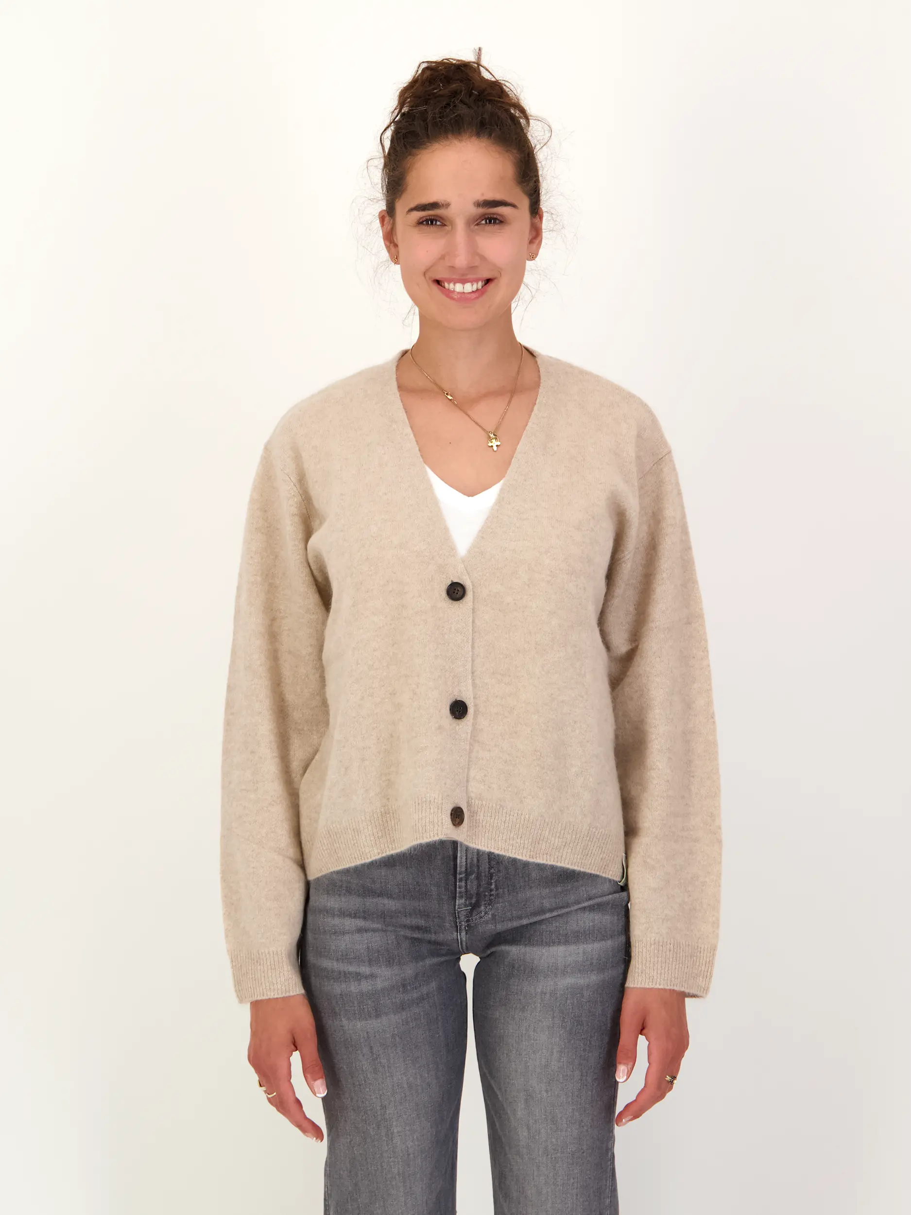 Strickjacke aus Kaschmir langarm - Artikel Vorderseite getragen von einem Modell - Farbe: Beige