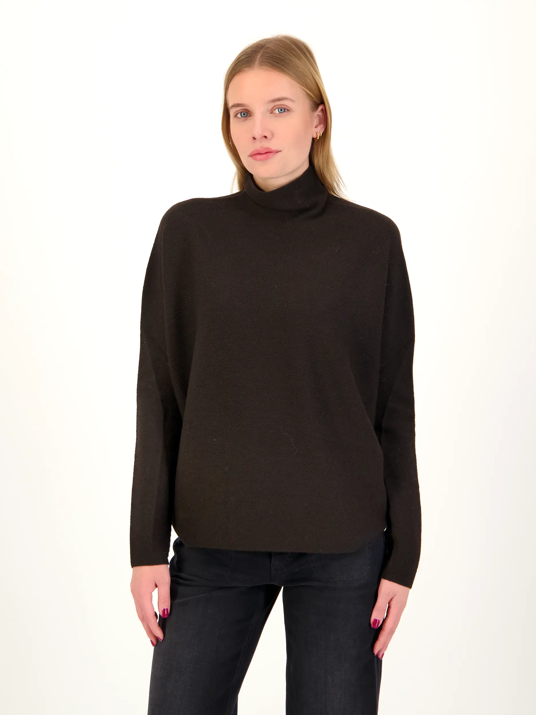 Pullover 'Liora' aus Wolle langarm - Artikel Vorderseite getragen von einem Modell - Farbe: Braun
