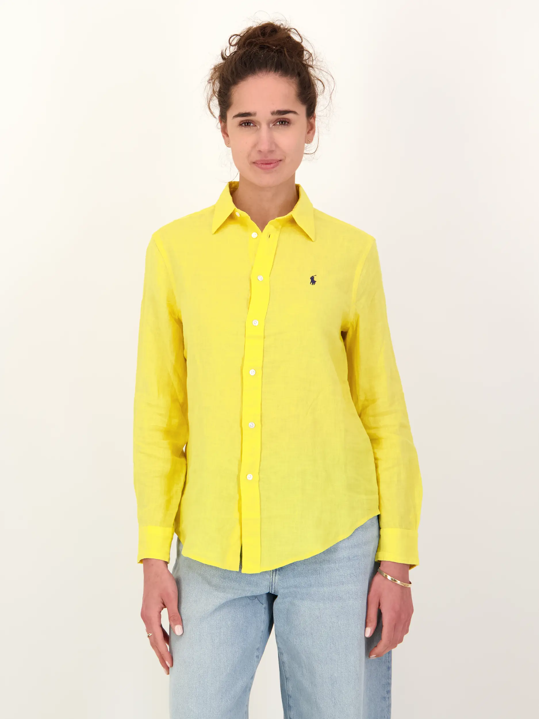 Bluse aus Leinen langarm - Artikel Vorderseite getragen von einem Modell - Farbe: Gelb