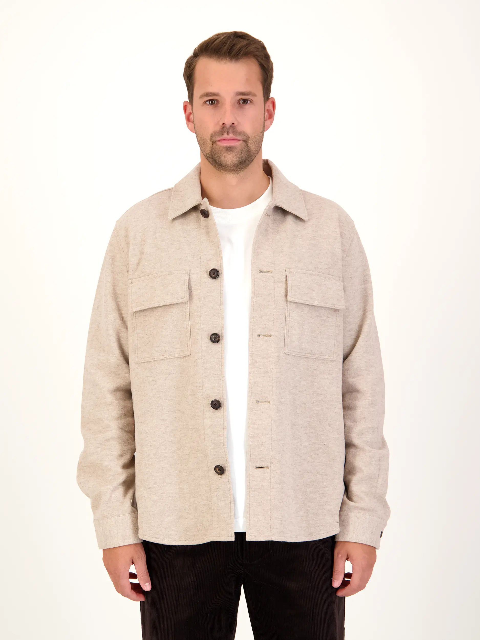 Overshirt aus Woll-Mix - Artikel Vorderseite getragen von einem Modell - Farbe: Braun