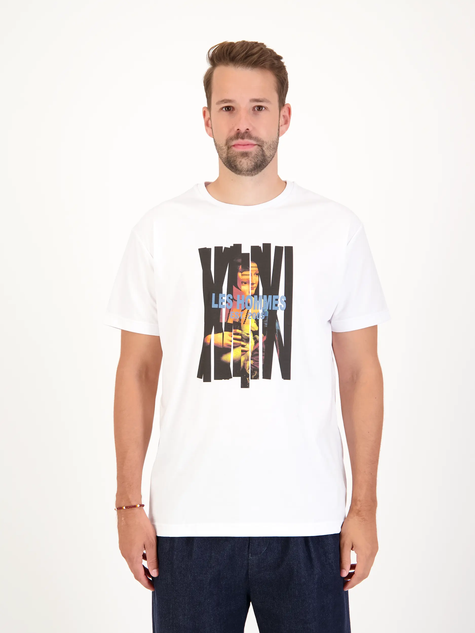 T-Shirt - Artikel Vorderseite getragen von einem Modell - Farbe: Weiß