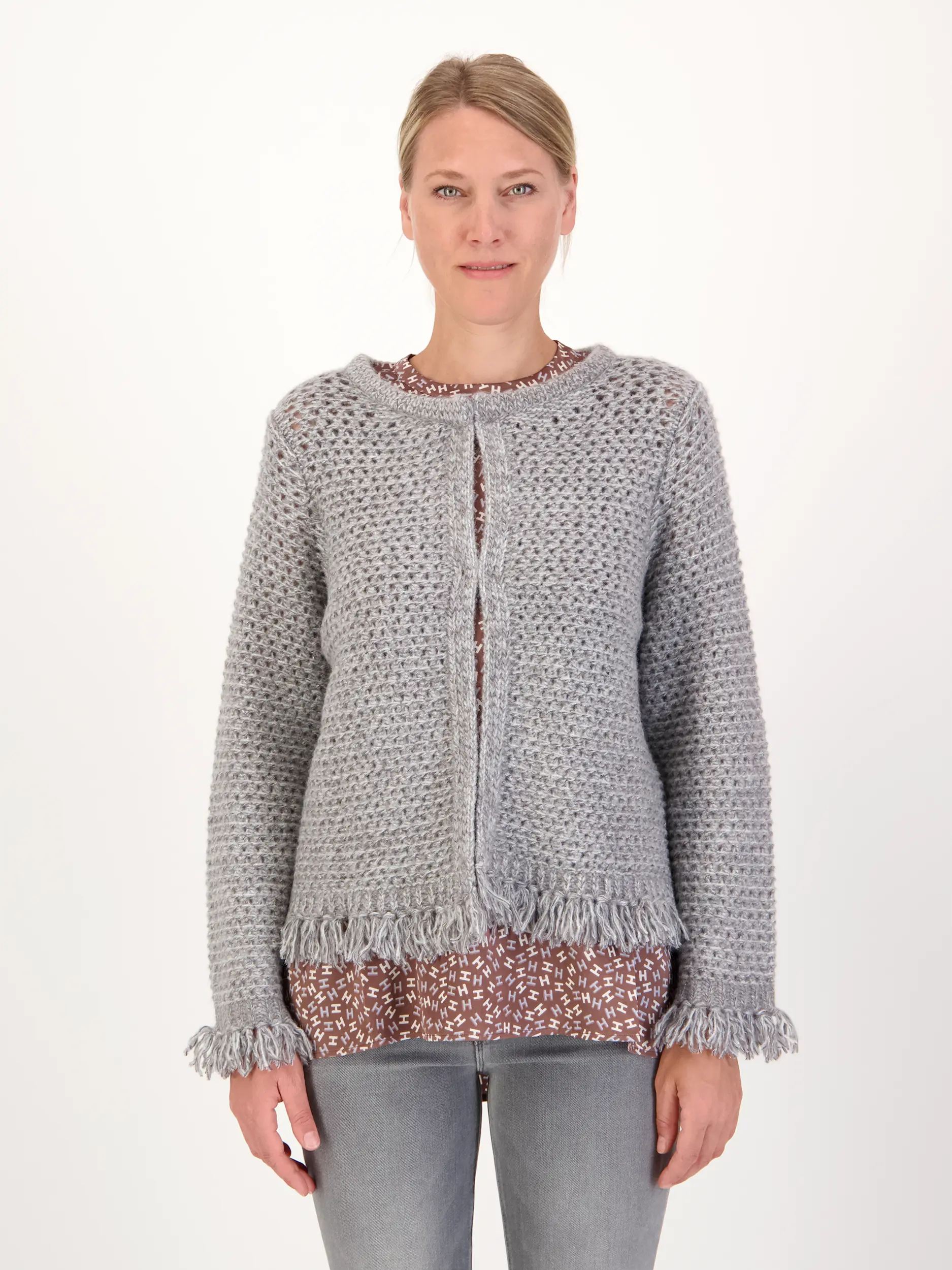 Strickjacke aus Kaschmir-Mix - Artikel Vorderseite getragen von einem Modell - Farbe: Grau