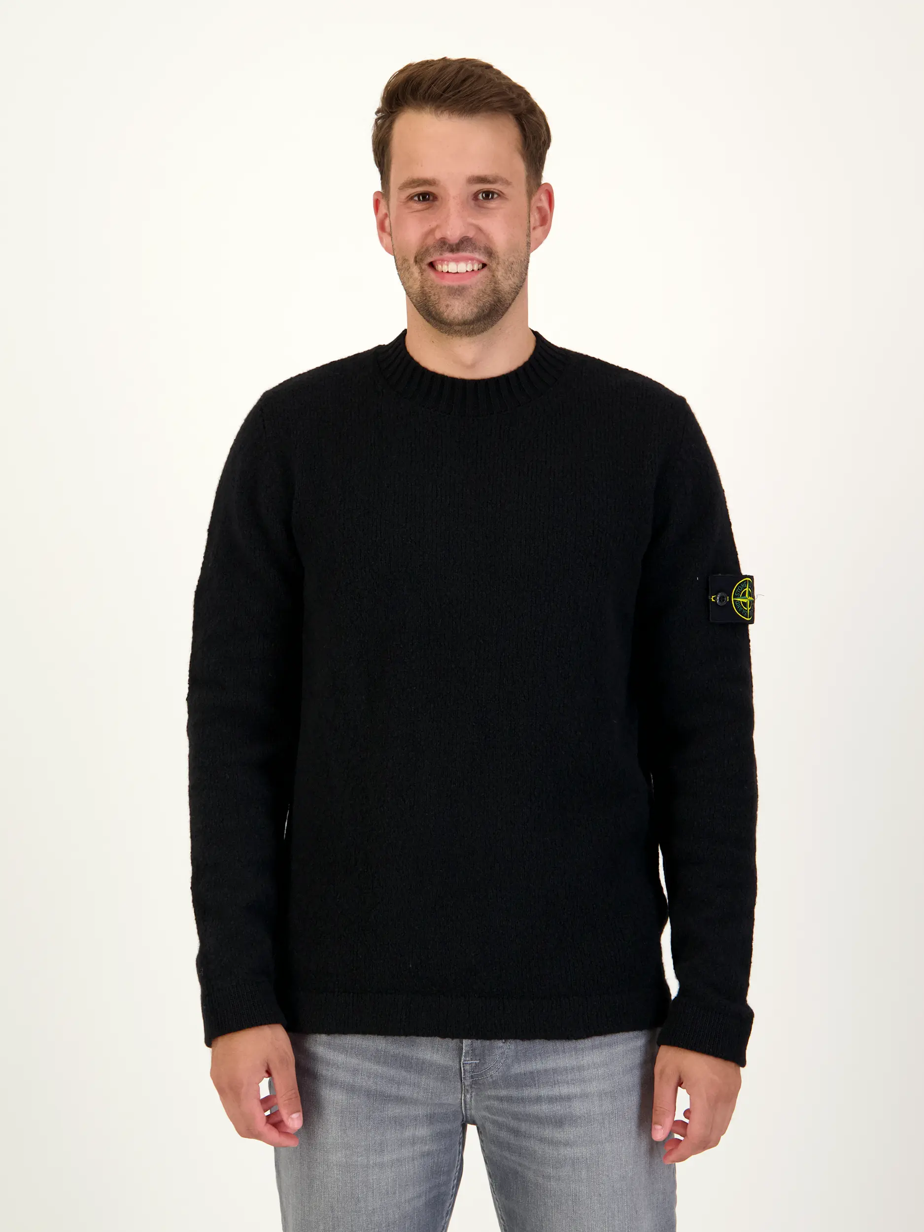 Pullover - Artikel Vorderseite getragen von einem Modell