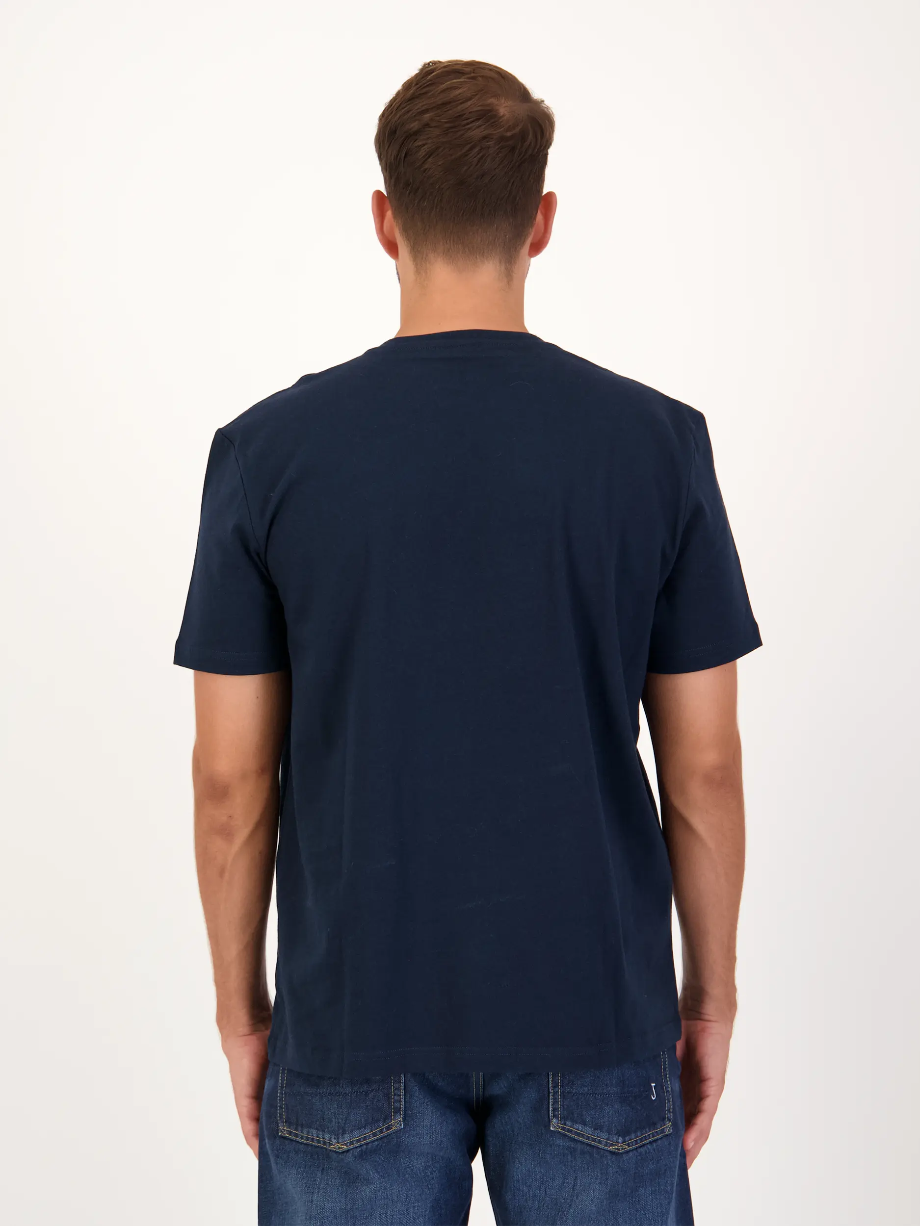 T-Shirt 'Jotto' - Artikel Rückseite getragen von einem Modell - Farbe: Blau