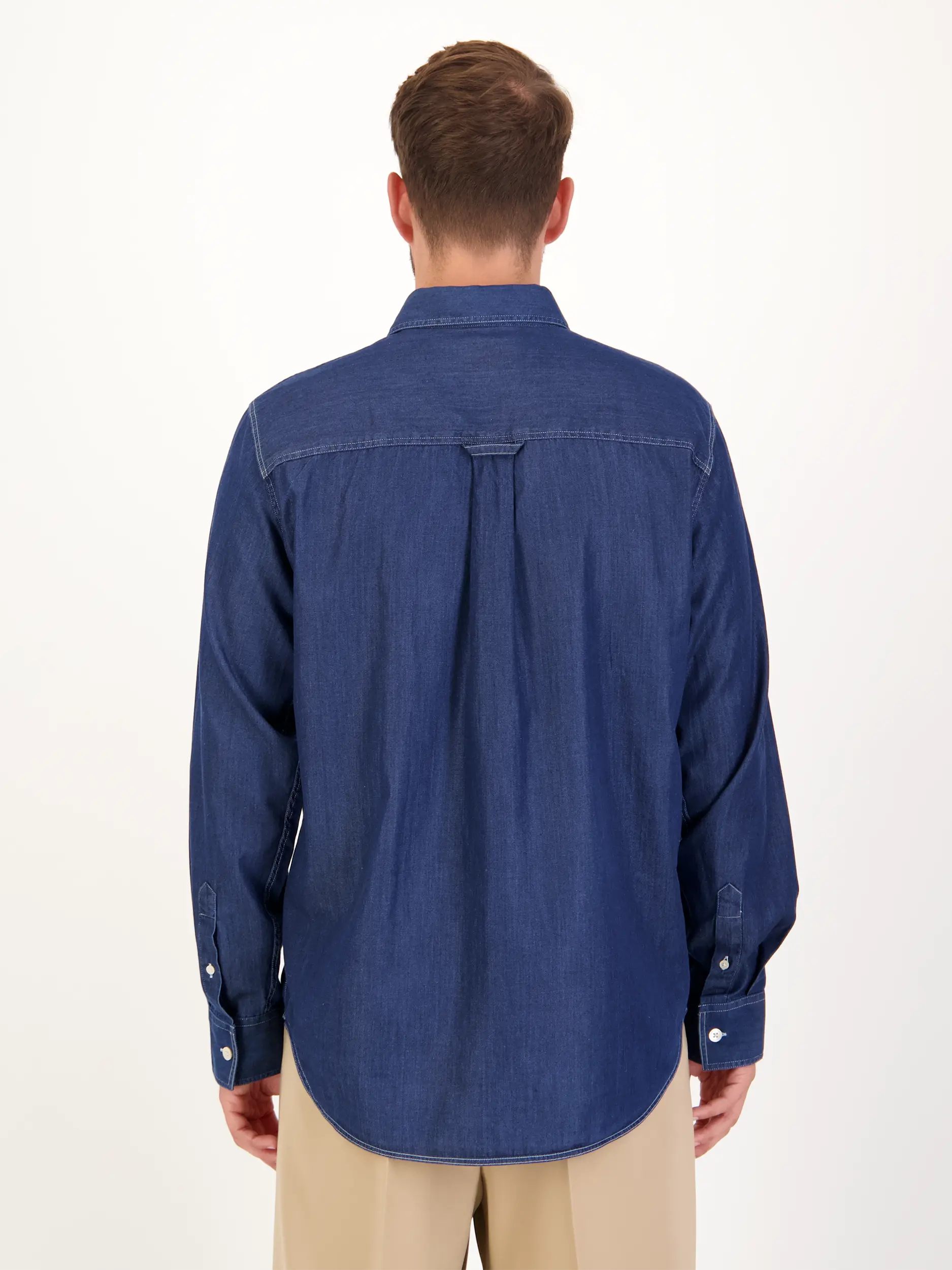 Hemd 'Colby' mit Kentkragen - Artikel Rückseite getragen von einem Modell - Farbe: Blau
