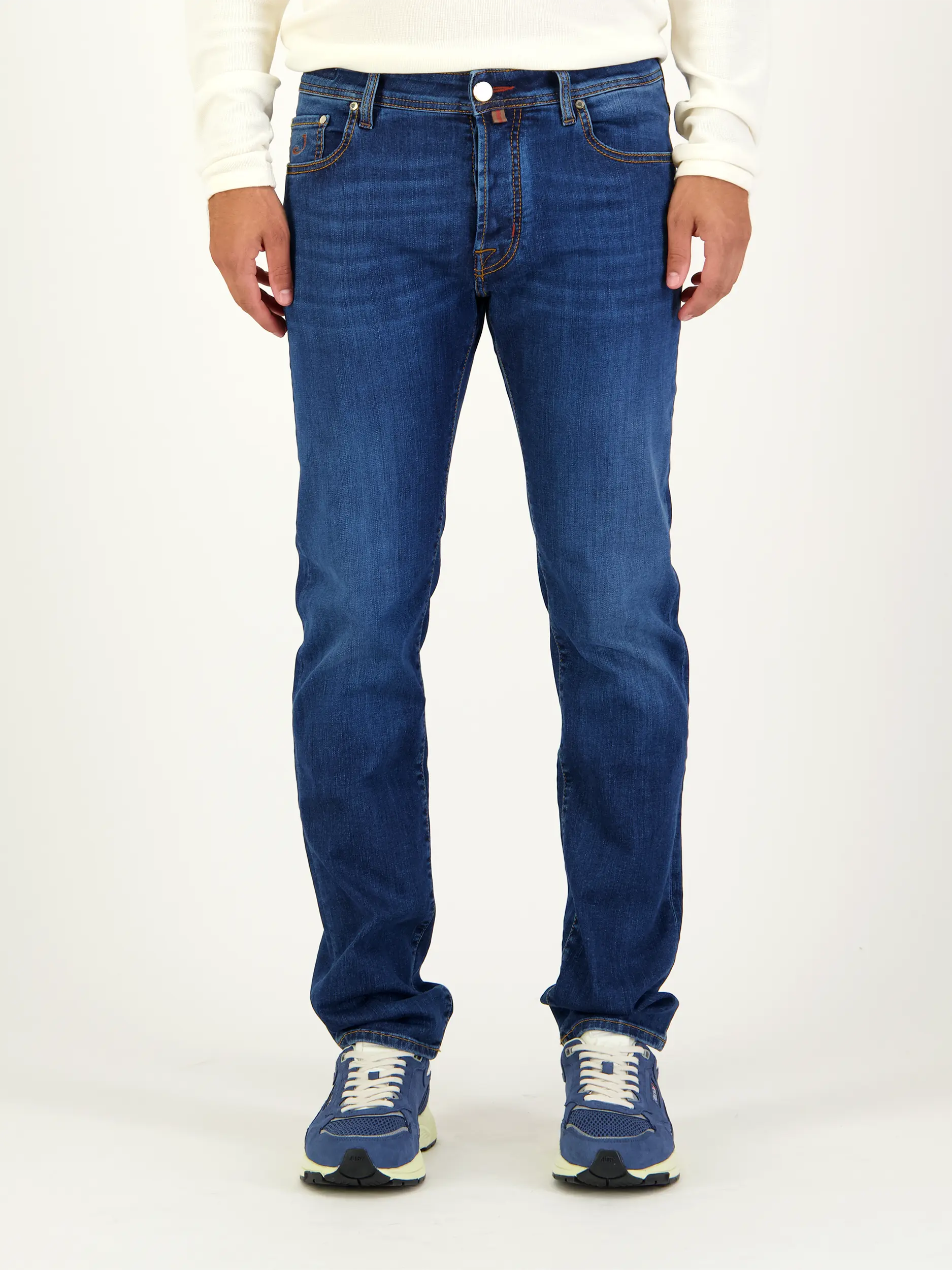 Mid Rise Slim Fit Jeans 'Bard' - Artikel Vorderseite getragen von einem Modell - Farbe: Blau