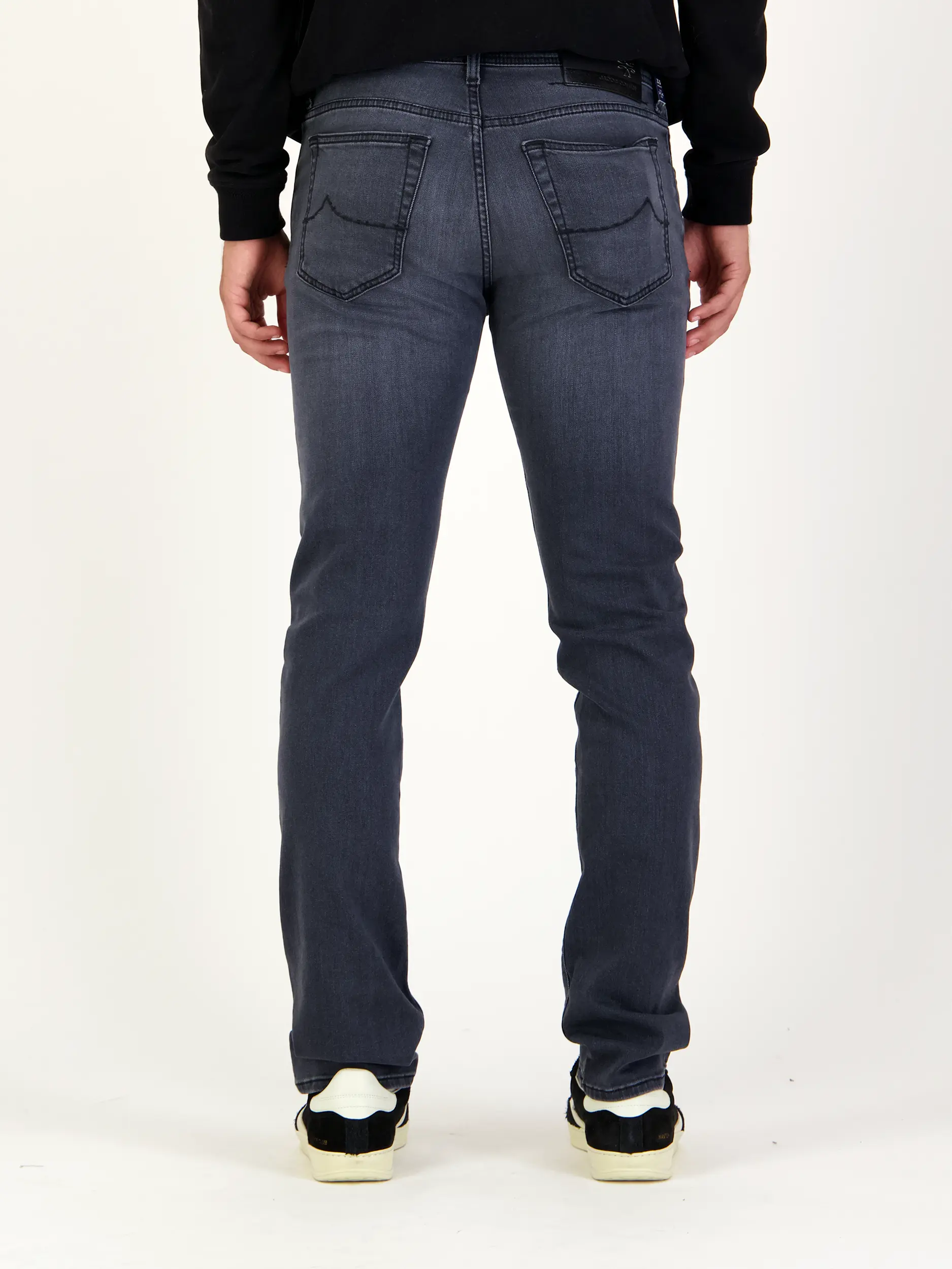 Mid Rise Slim Fit Jeans 'Bard' - Artikel Rückseite getragen von einem Modell - Farbe: Grau