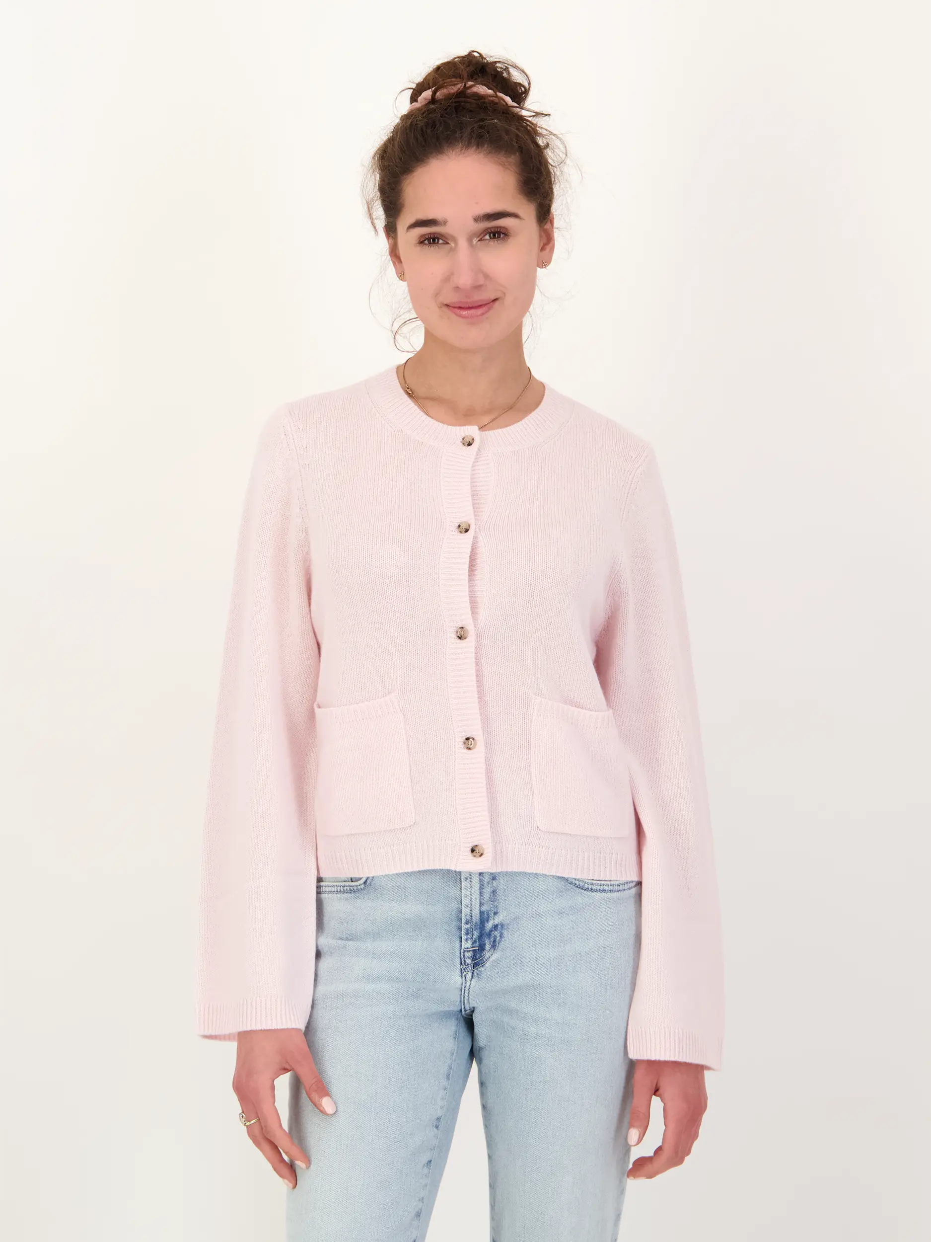 Strickjacke aus Kaschmir - Artikel Vorderseite getragen von einem Modell - Farbe: Rosa&Pink