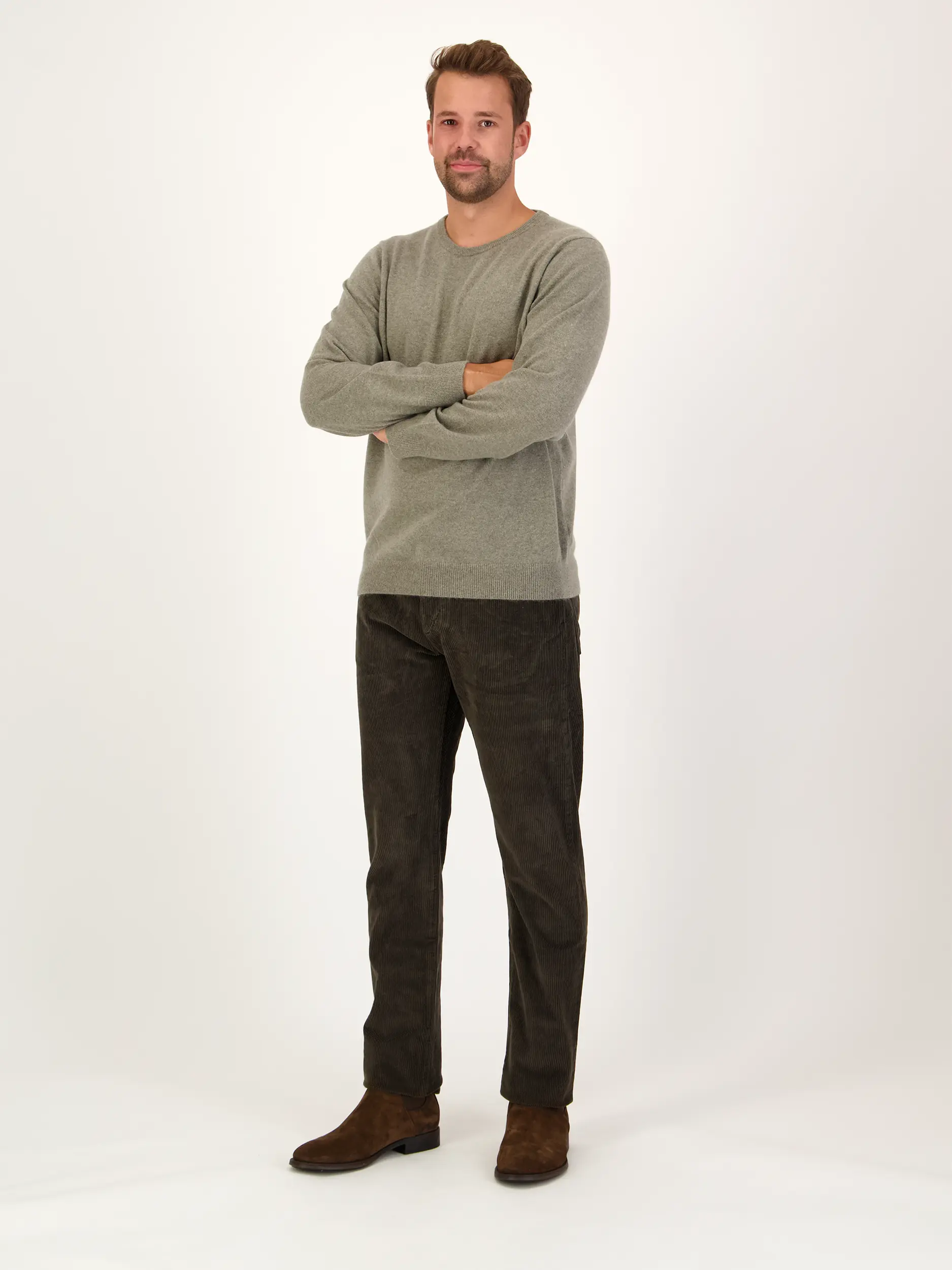 Pullover aus Kaschmir langarm - Artikel Teil eines Outfits getragen von einem Modell - Farbe: Grün