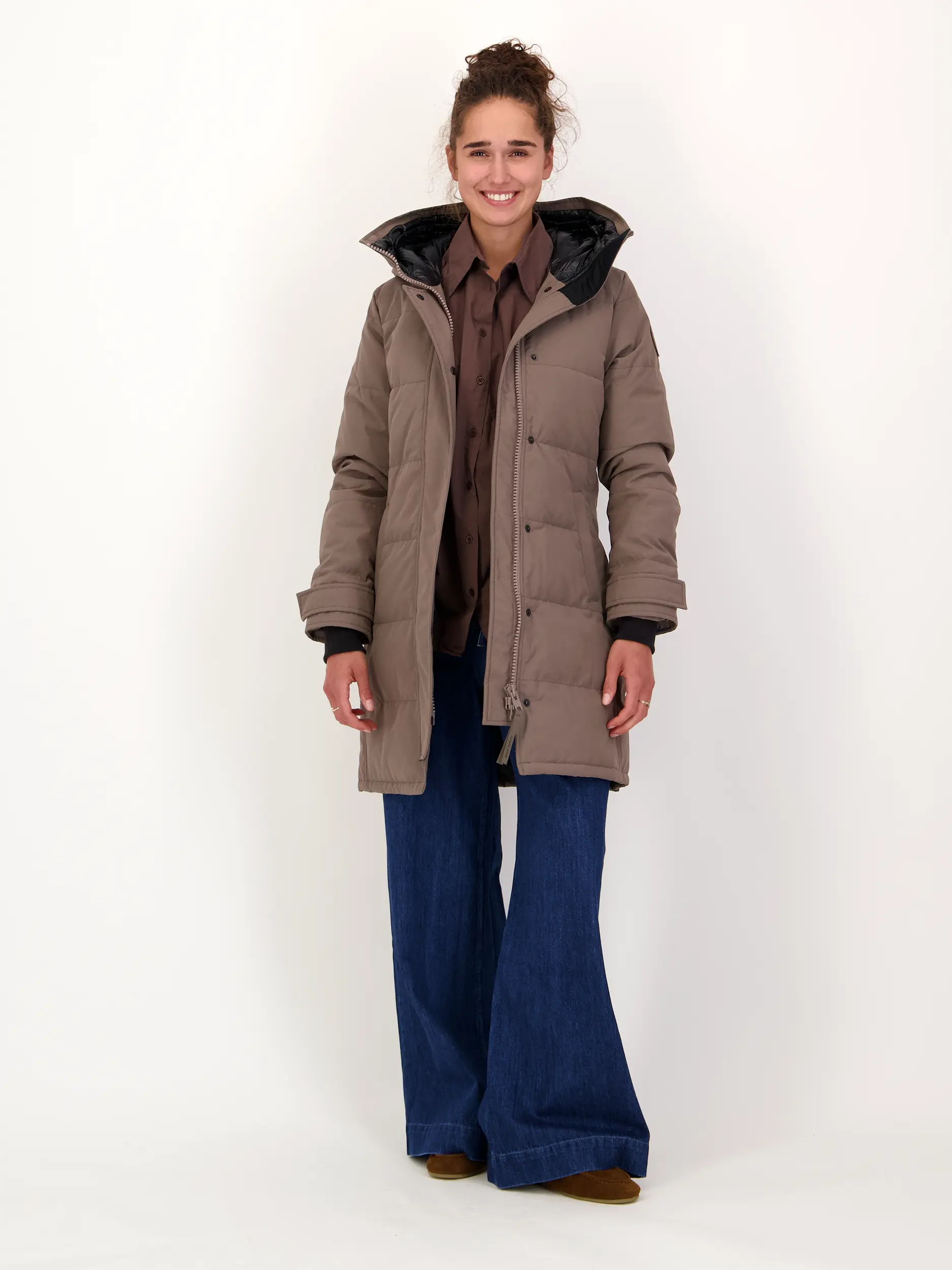 Kurzmantel 'Shelburne Parka' - Artikel Teil eines Outfits getragen von einem Modell - Farbe: Braun