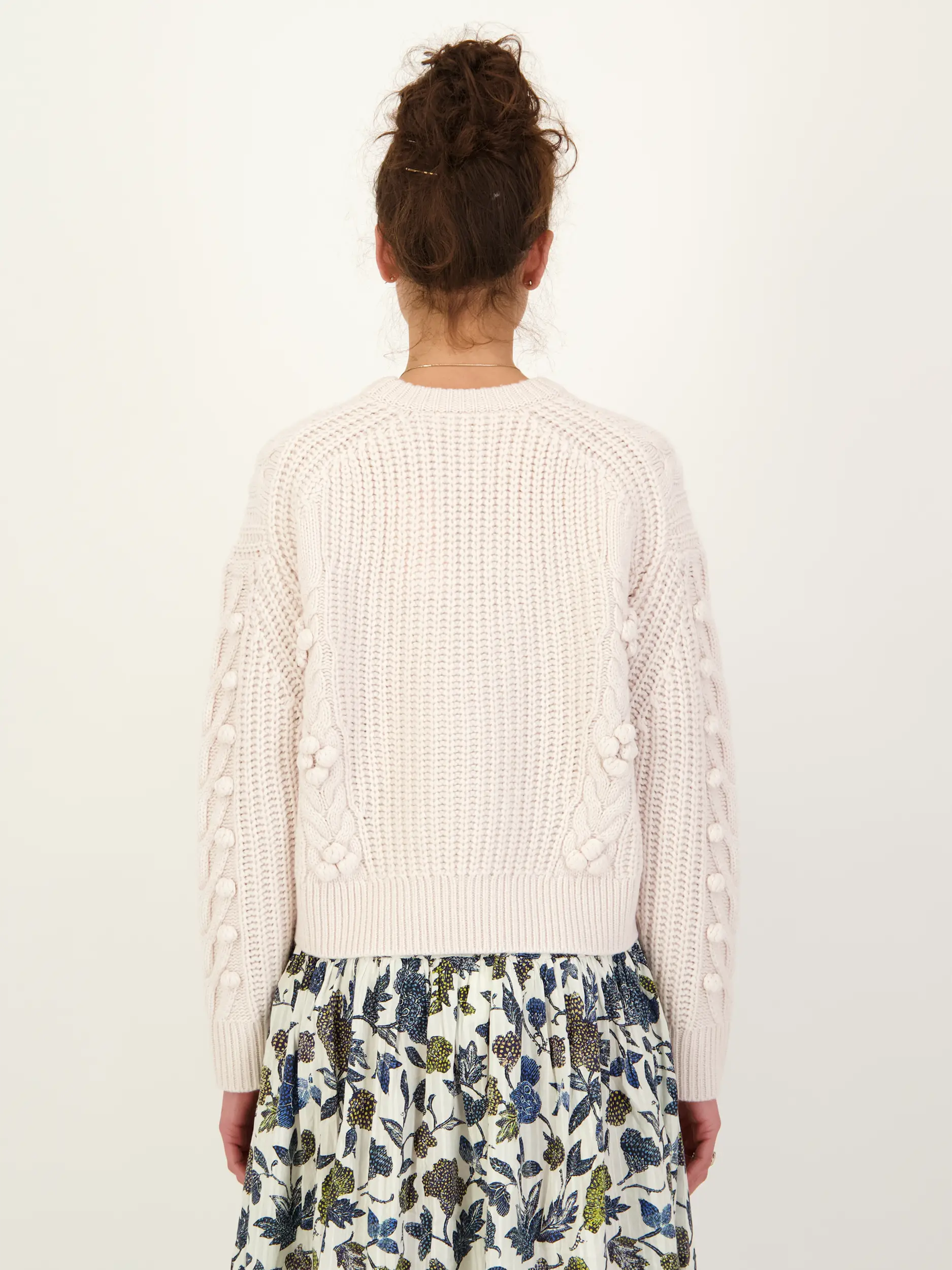 Pullover 'Indra' aus Wolle langarm - Artikel Rückseite getragen von einem Modell - Farbe: Creme