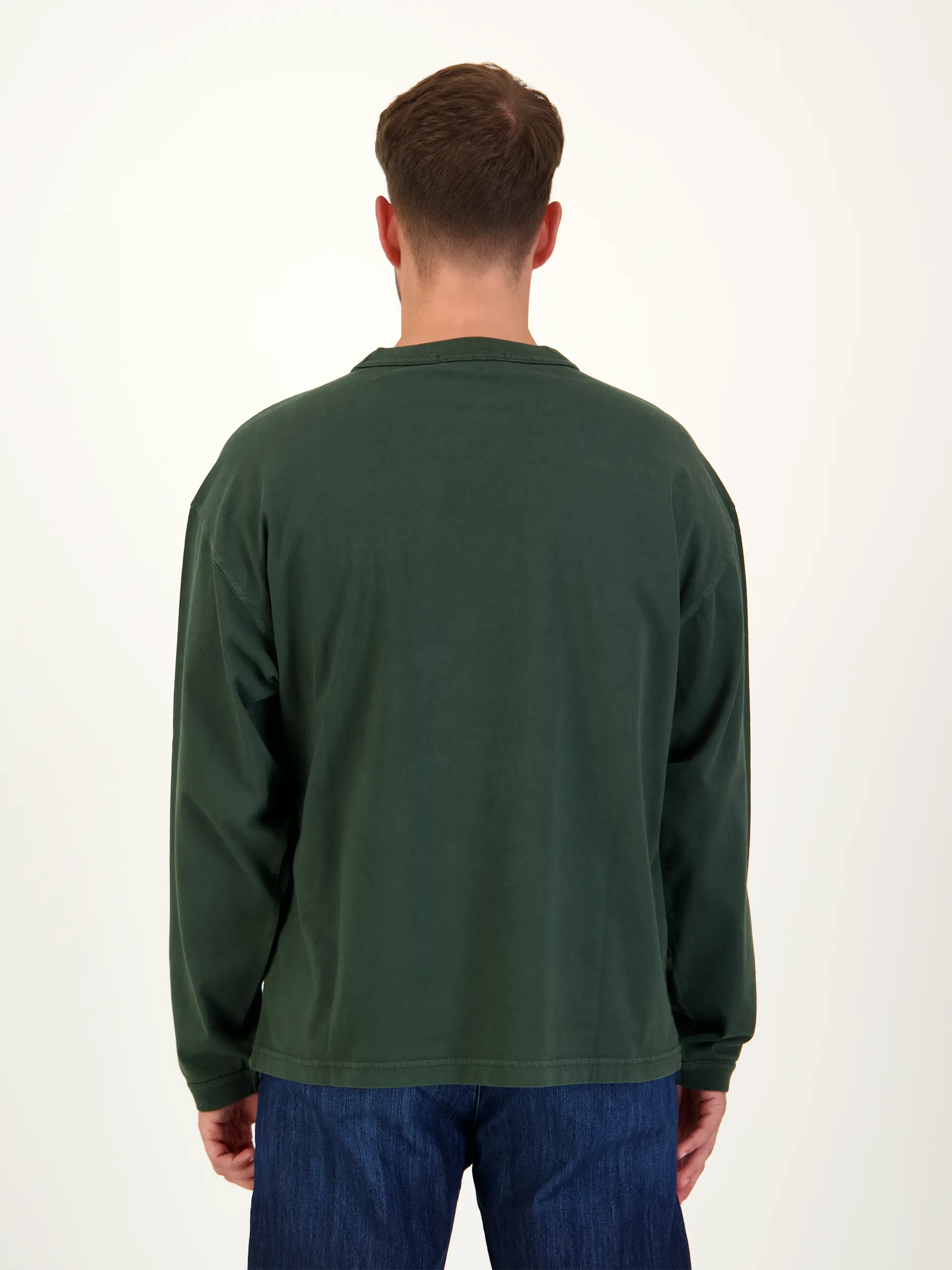 Langarmshirt - Artikel Rückseite getragen von einem Modell