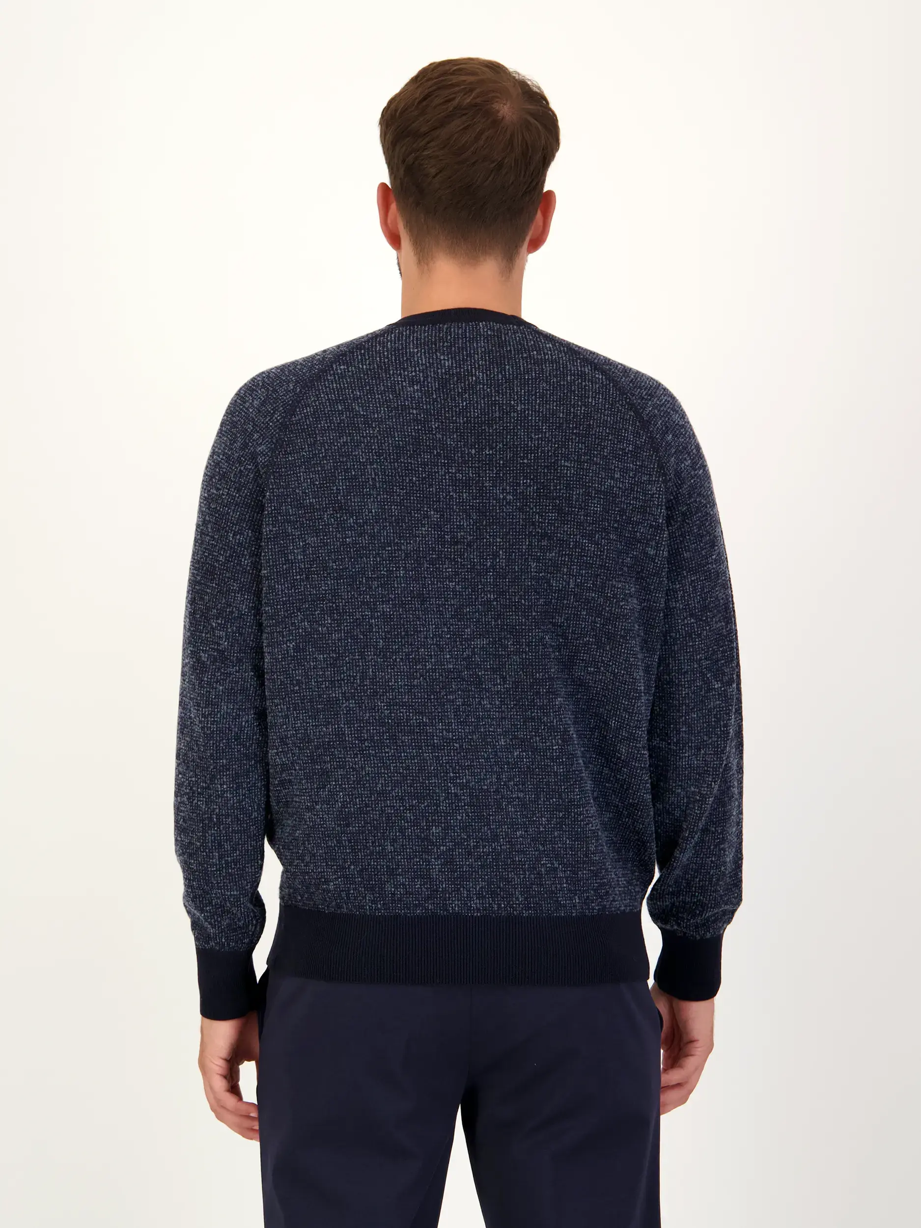 Pullover aus Woll-Mix langarm - Artikel Rückseite getragen von einem Modell - Farbe: Blau