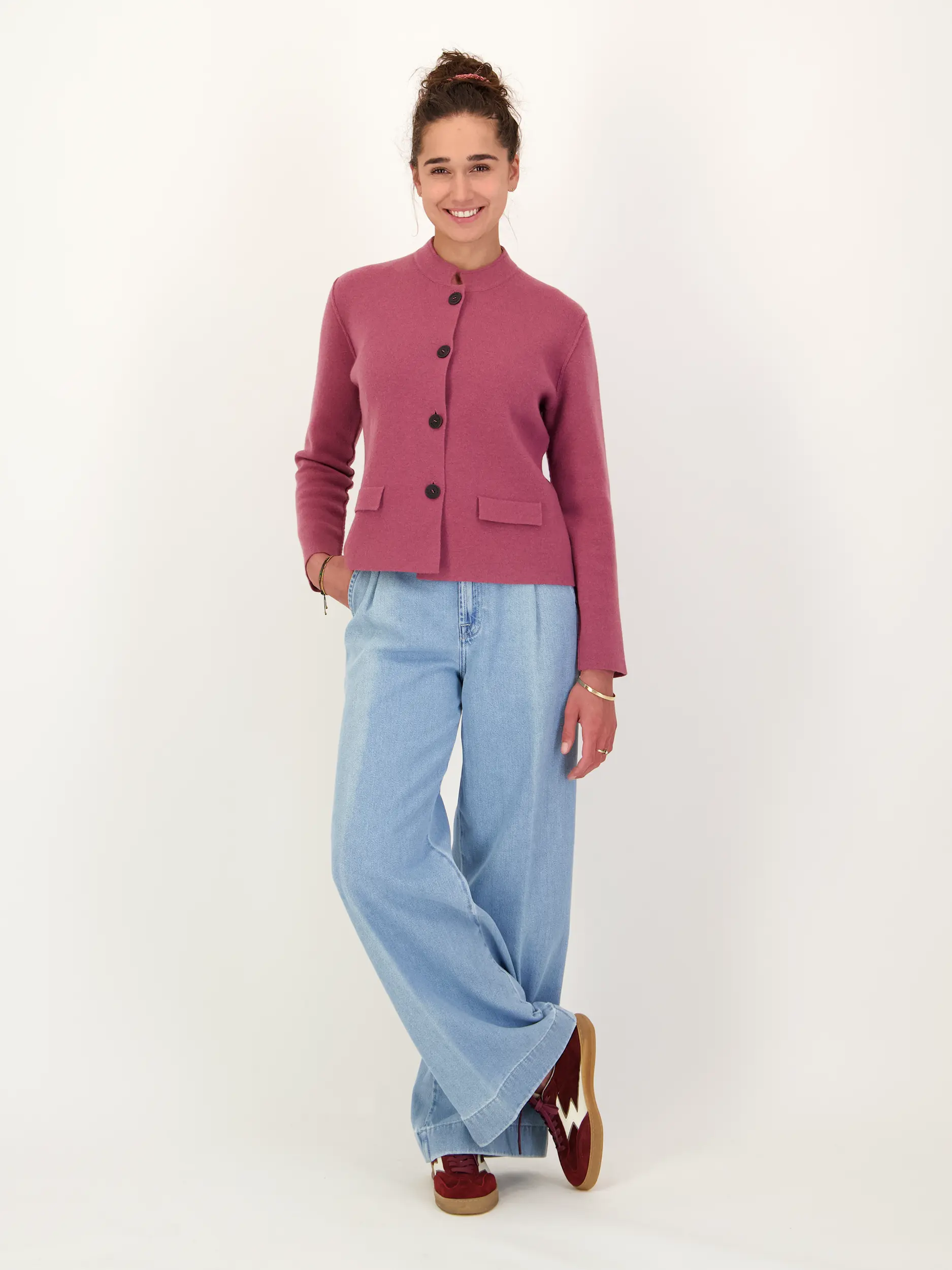Blazer - Artikel Teil eines Outfits getragen von einem Modell - Farbe: Rosa&Pink
