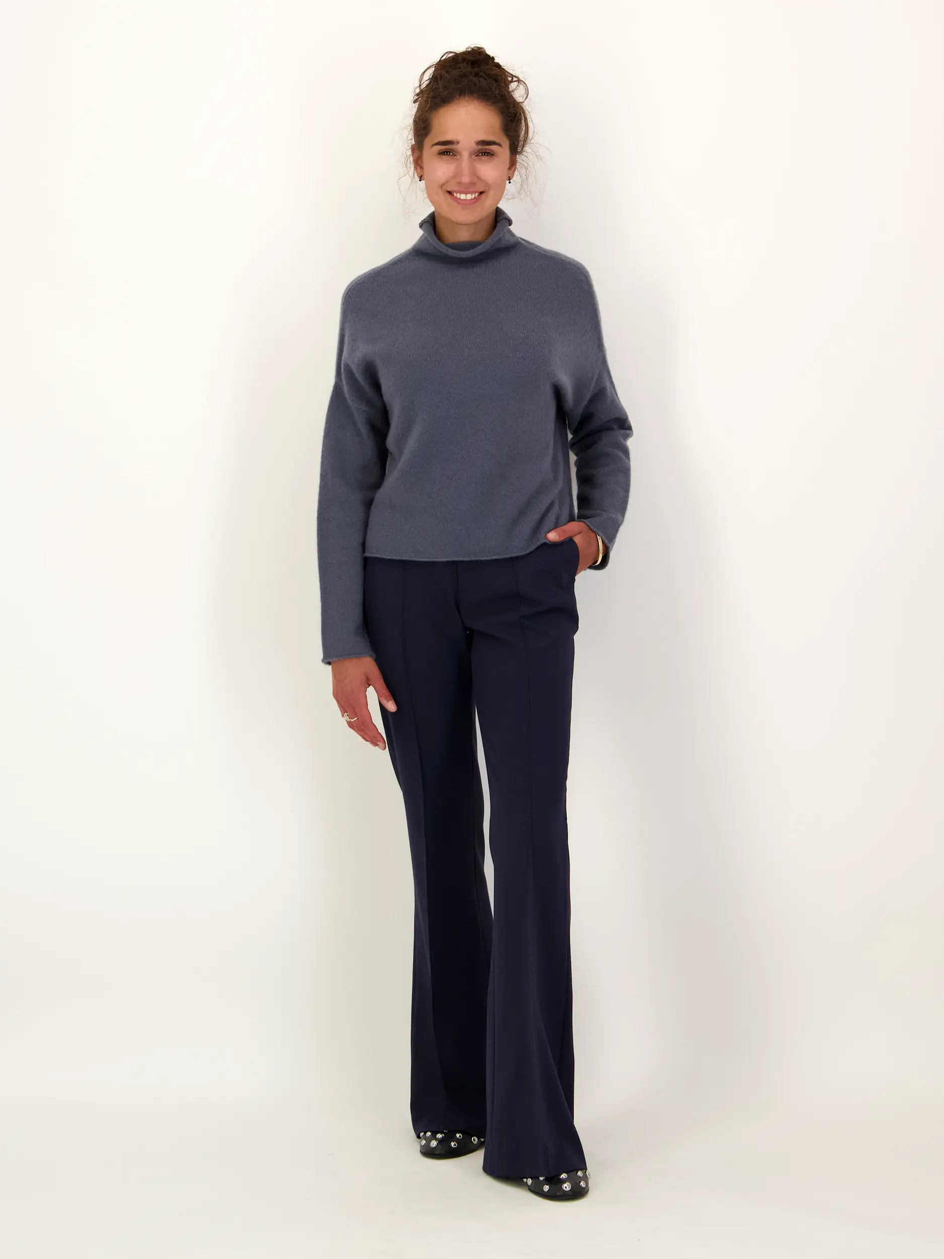 Pullover 'Jose.C' aus Kaschmir langarm - Artikel Teil eines Outfits getragen von einem Modell