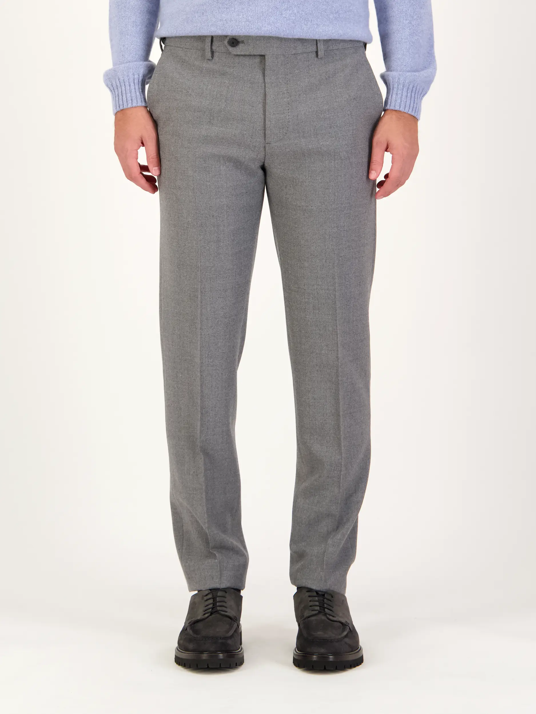 Hose aus Wolle - Artikel Vorderseite getragen von einem Modell - Farbe: Grau