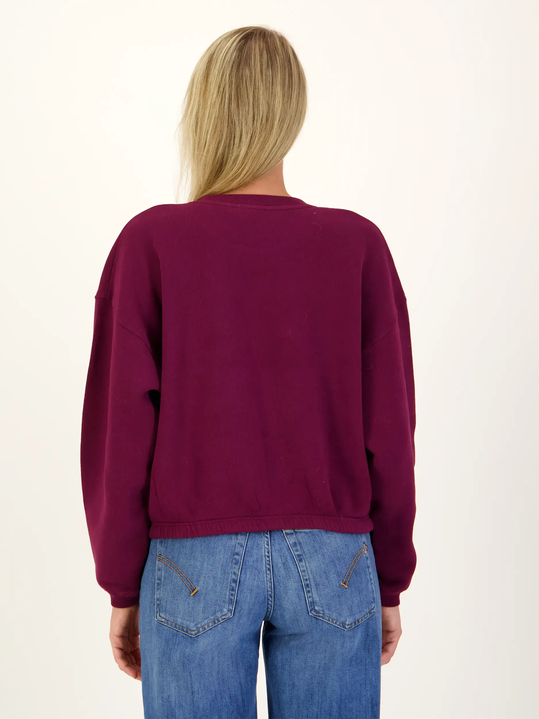 Sweatshirt - Artikel Rückseite getragen von einem Modell