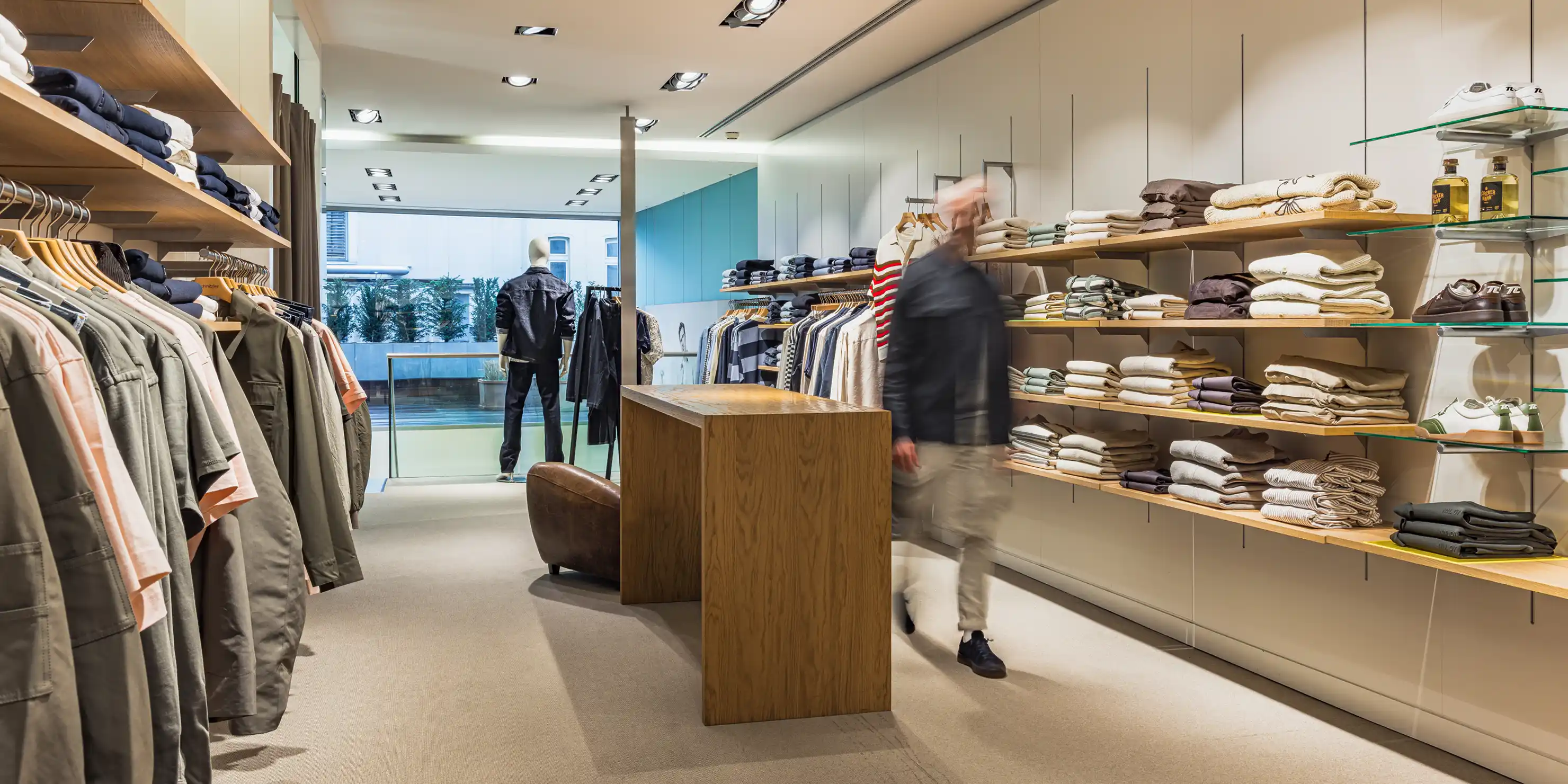 Hier ist das Obergeschoss der Herrenabteilung zu sehen