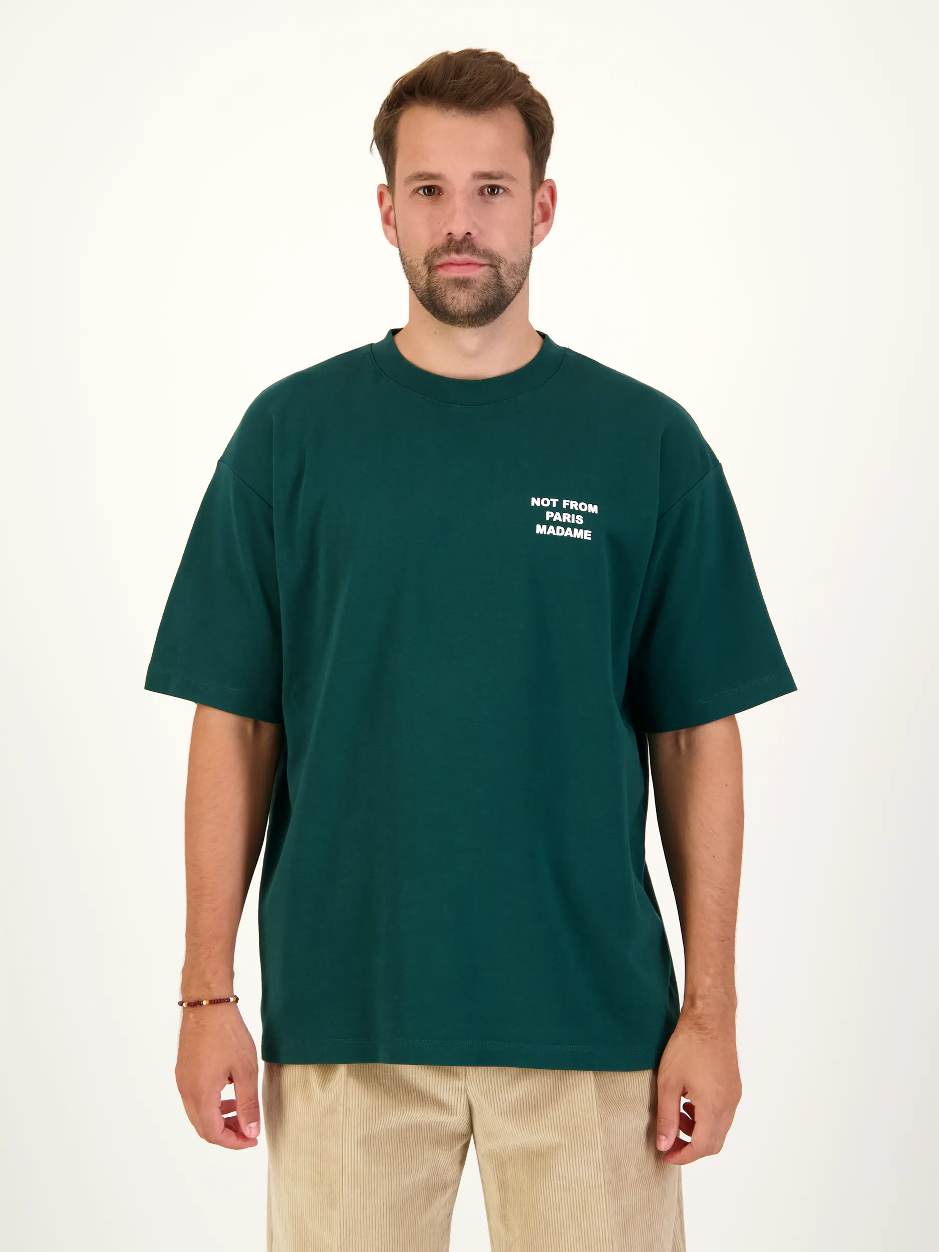 T-Shirt 'Le Tshirt Slogan' - Artikel Vorderseite getragen von einem Modell
