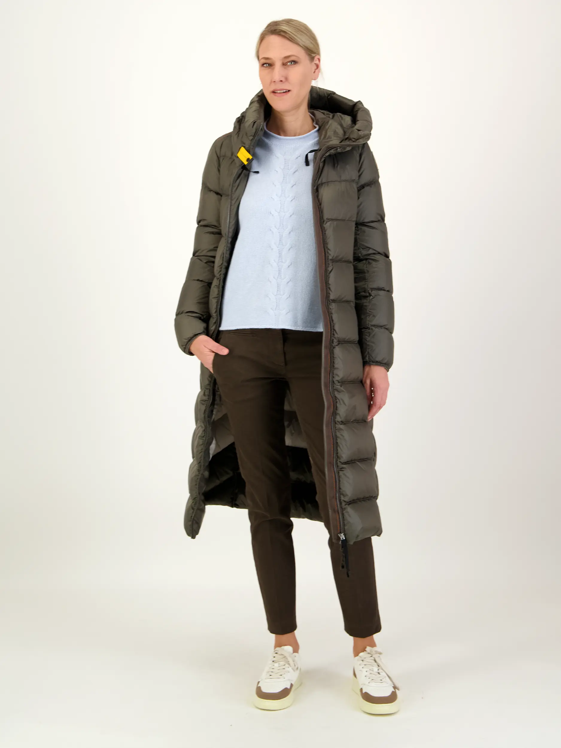 Pullover aus Woll-Mix langarm - Artikel Teil eines Outfits getragen von einem Modell