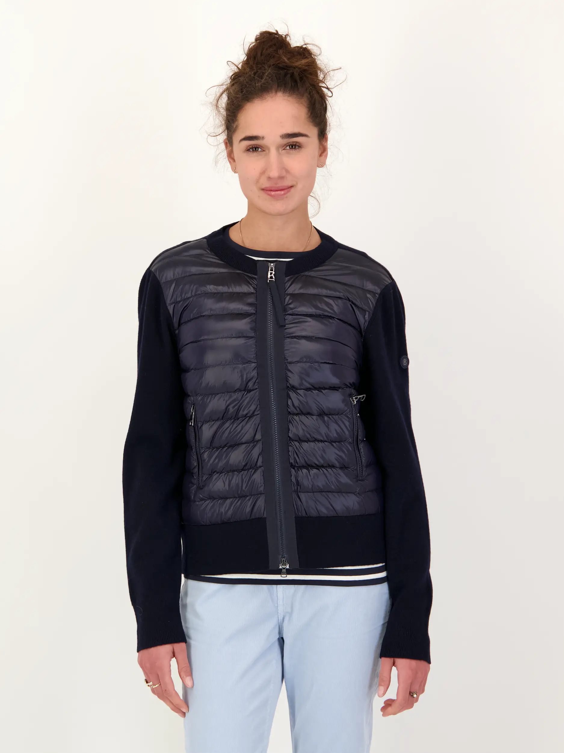 Jacke 'Zilly-D' - Artikel Vorderseite getragen von einem Modell - Farbe: Blau