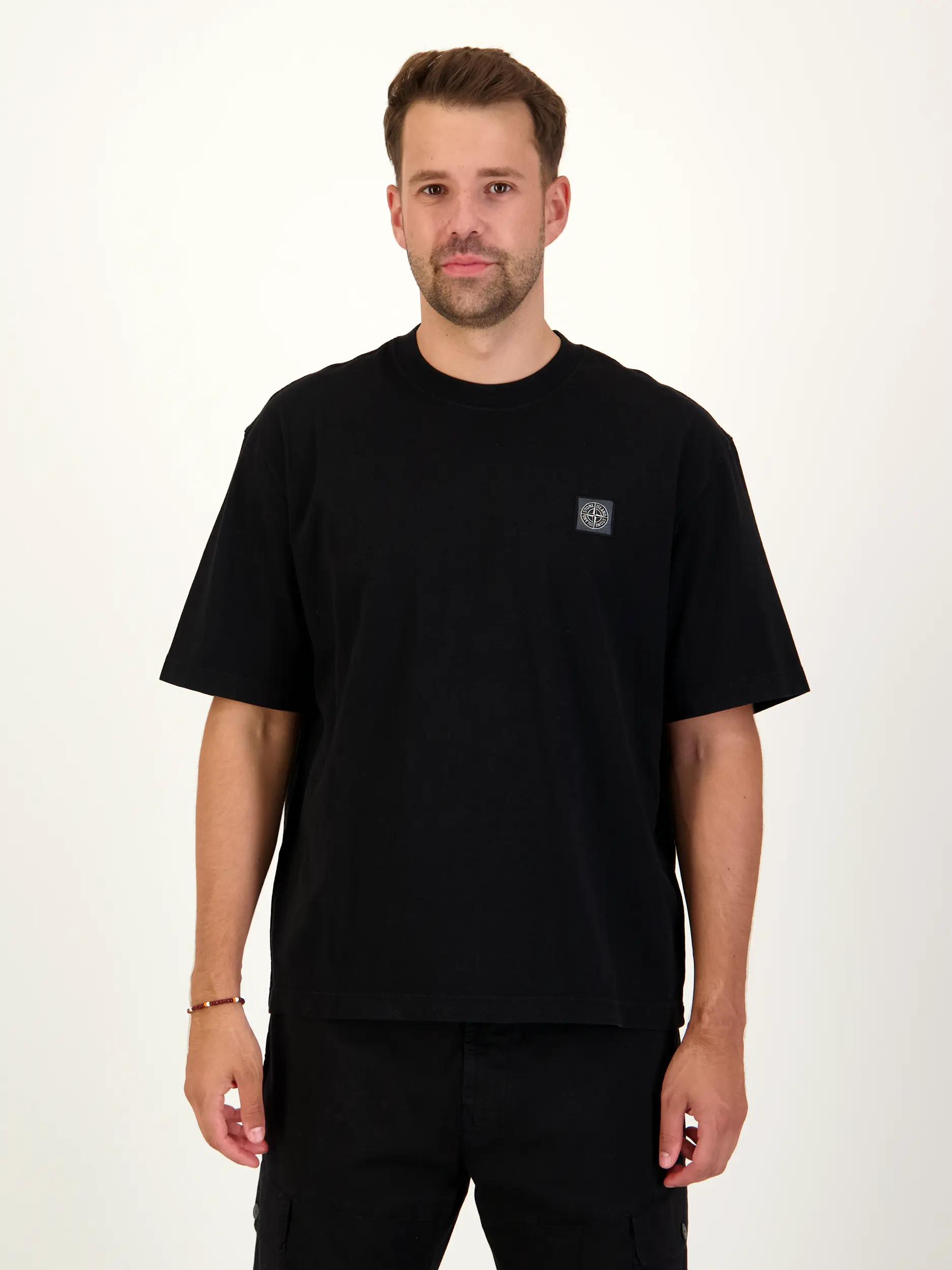 T-Shirt - Artikel Vorderseite getragen von einem Modell