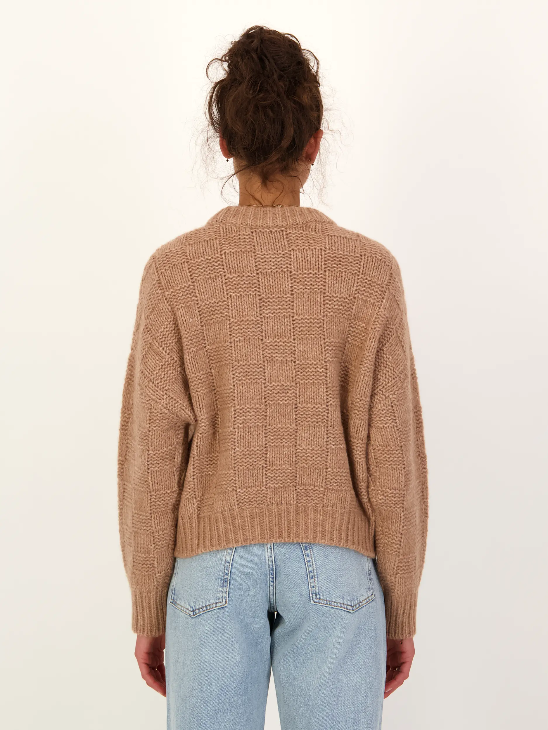 Pullover 'Cornwall' aus Kaschmir langarm - Artikel Rückseite getragen von einem Modell