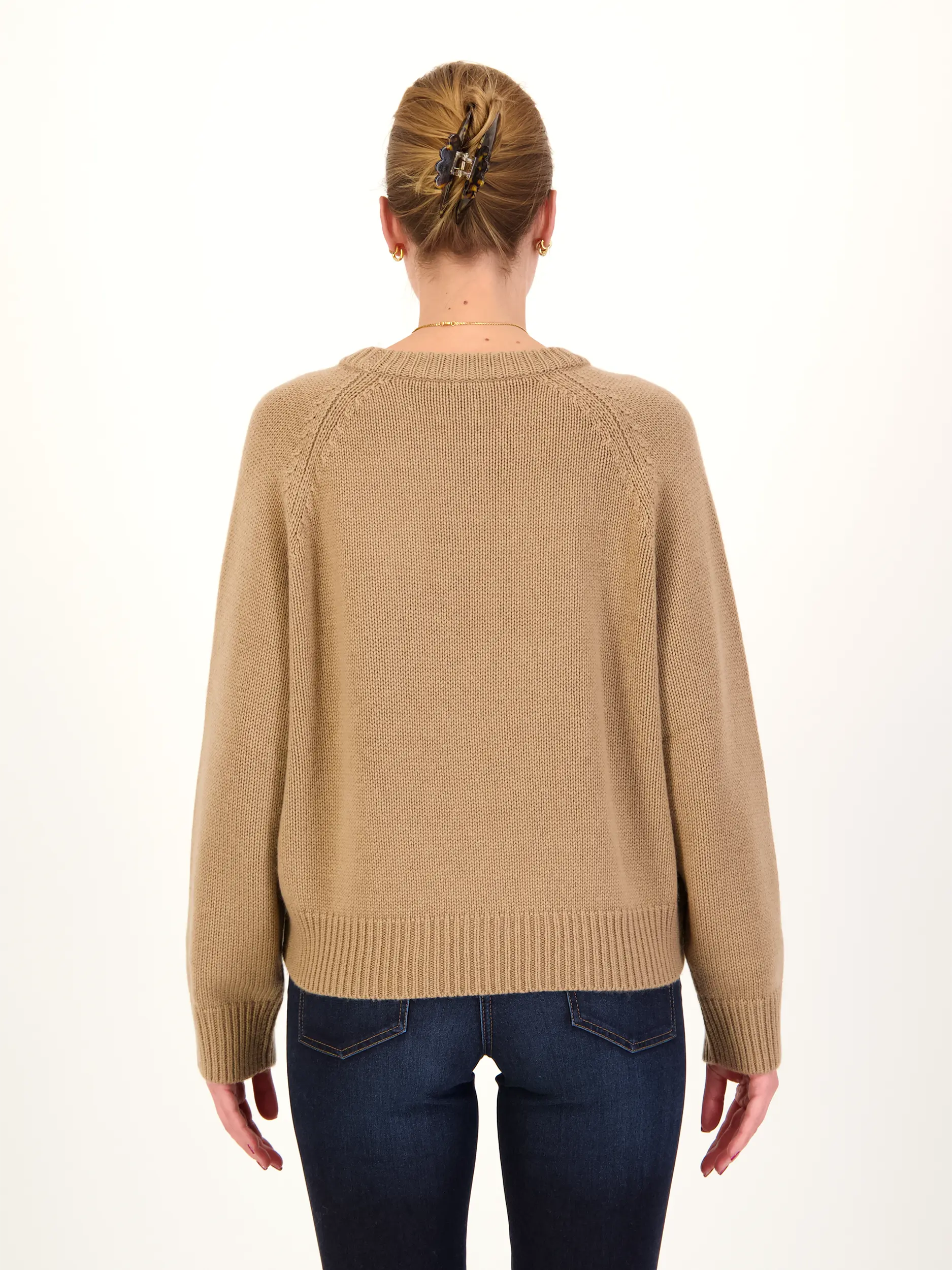 Pullover aus Wolle langarm - Artikel Rückseite getragen von einem Modell - Farbe: Braun