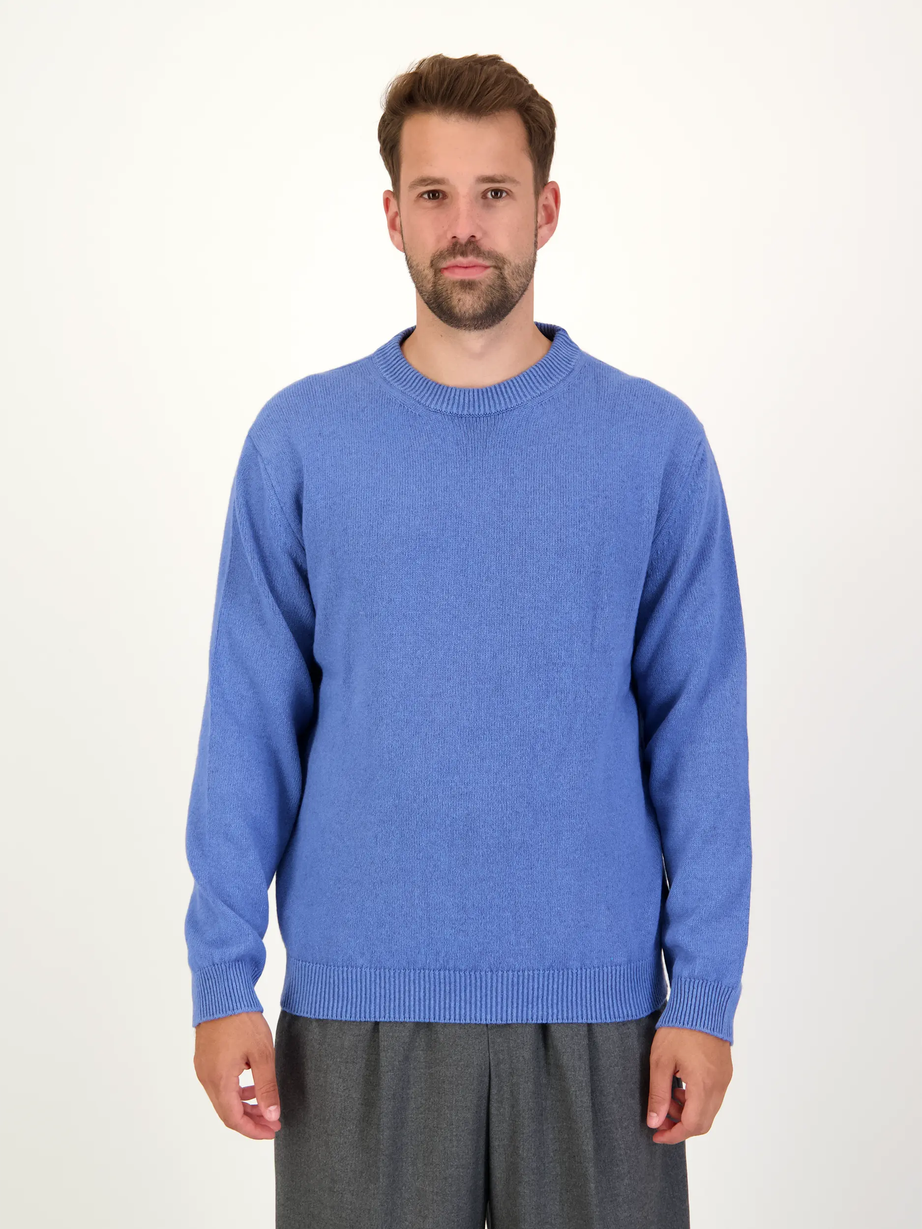 Pullover aus Kaschmir langarm - Artikel Vorderseite getragen von einem Modell - Farbe: Blau