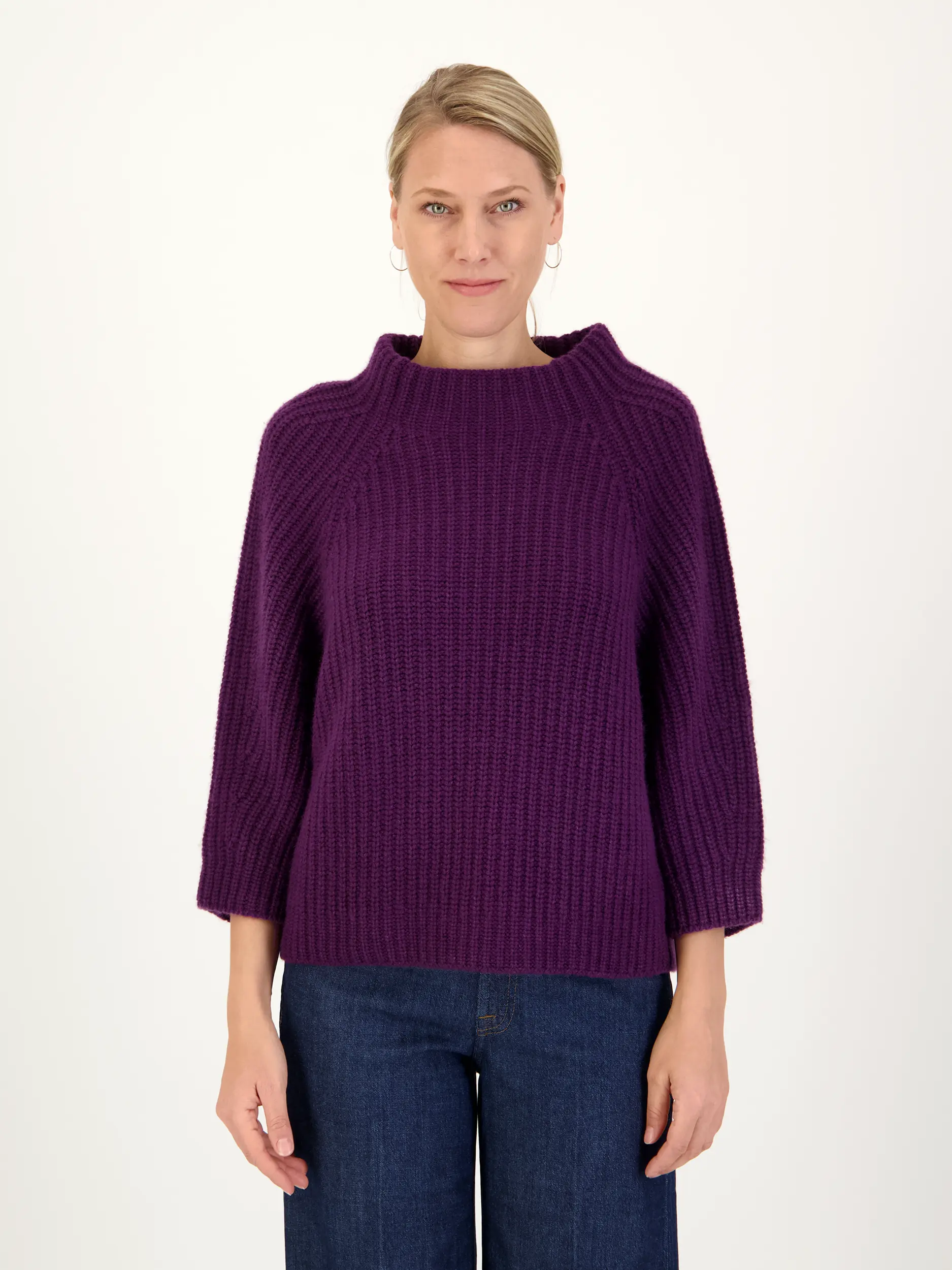 Pullover 'Fallou' aus Kaschmir langarm - Artikel Vorderseite getragen von einem Modell - Farbe: Violett