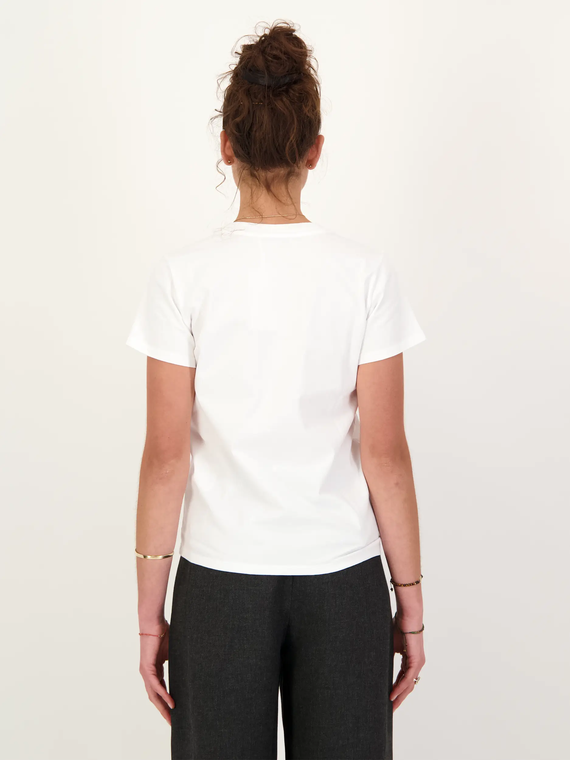 T-Shirt 'Midnight Sparkle' mit Print - Artikel Rückseite getragen von einem Modell - Farbe: Weiß