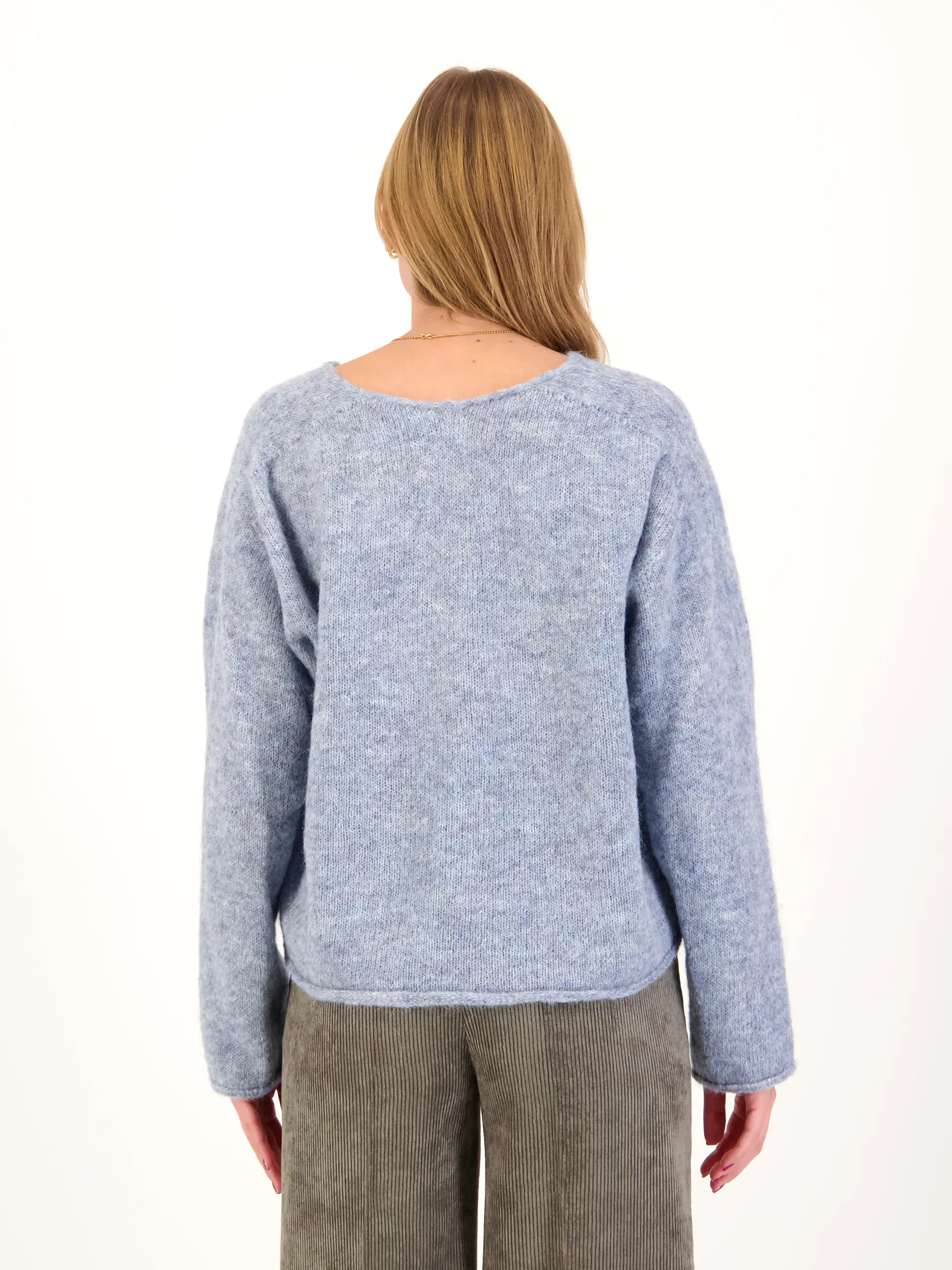 Pullover 'Somaija' - Artikel Rückseite getragen von einem Modell - Farbe: Blau