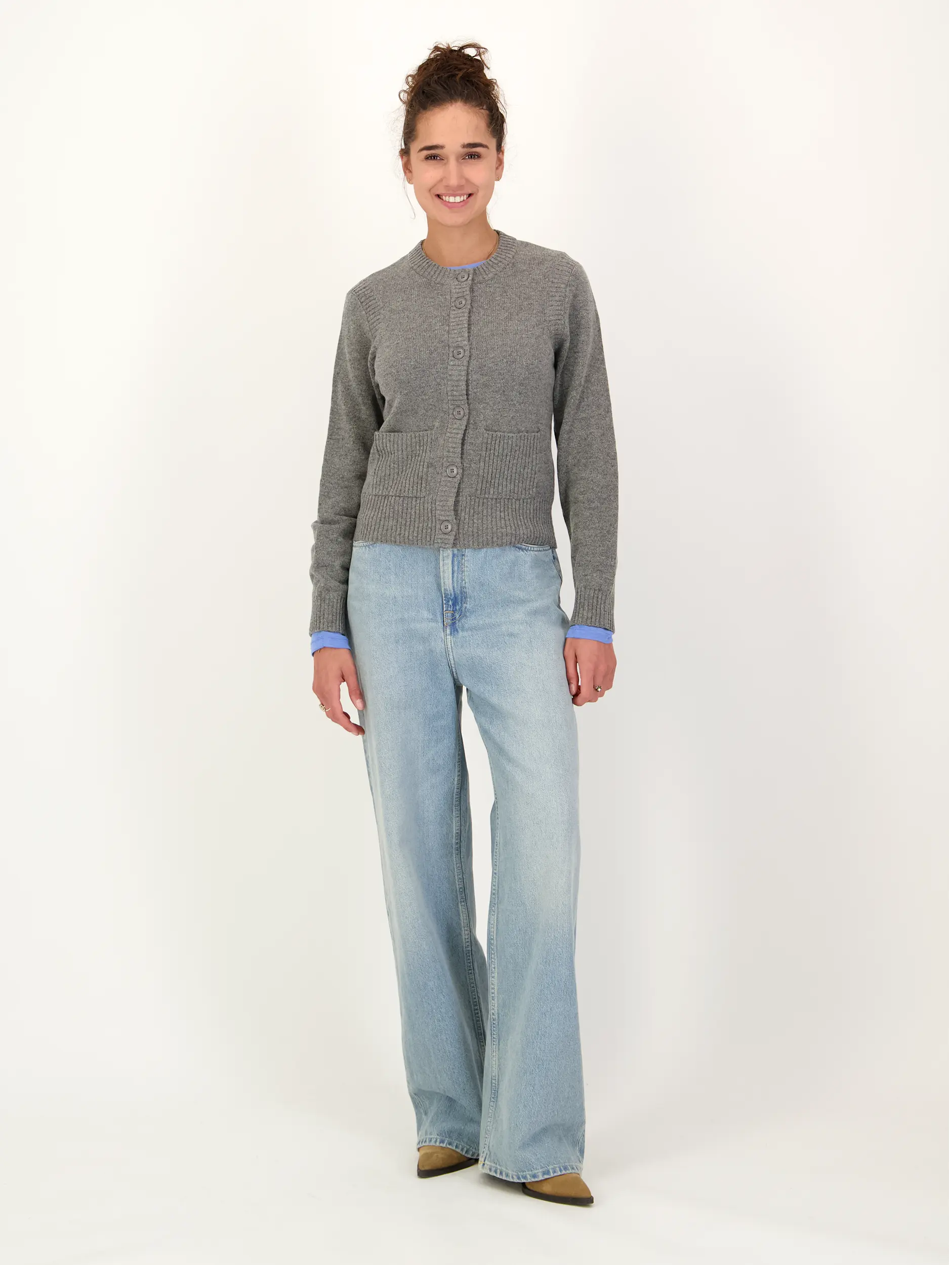Langarmshirt 'Sadou' aus Woll-Mix - Artikel Teil eines Outfits getragen von einem Modell - Farbe: Blau