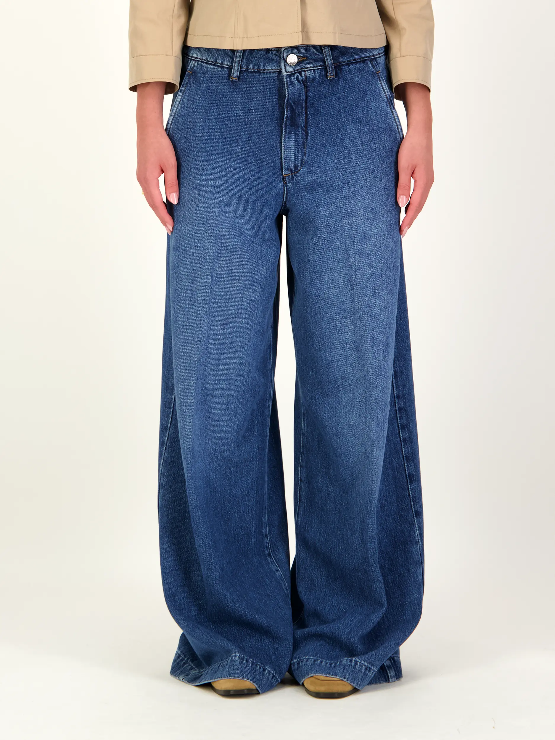 High Waist Wide Leg Unisex Jeans 'Ivon' - Artikel Rückseite getragen von einem Modell
