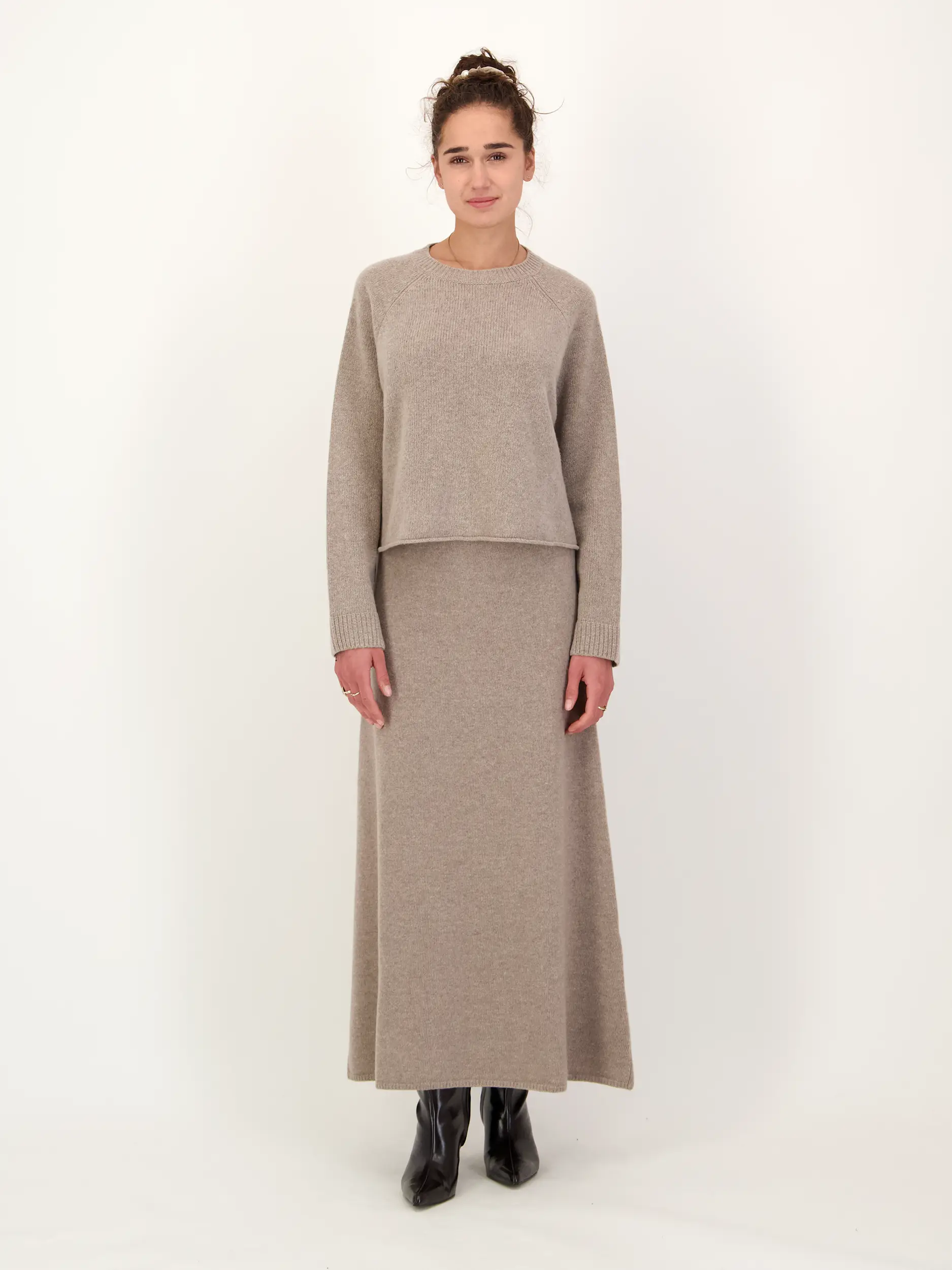 Pullover PW 'Gina' aus Kaschmir-Mix langarm - Artikel Teil eines Outfits getragen von einem Modell - Farbe: Braun