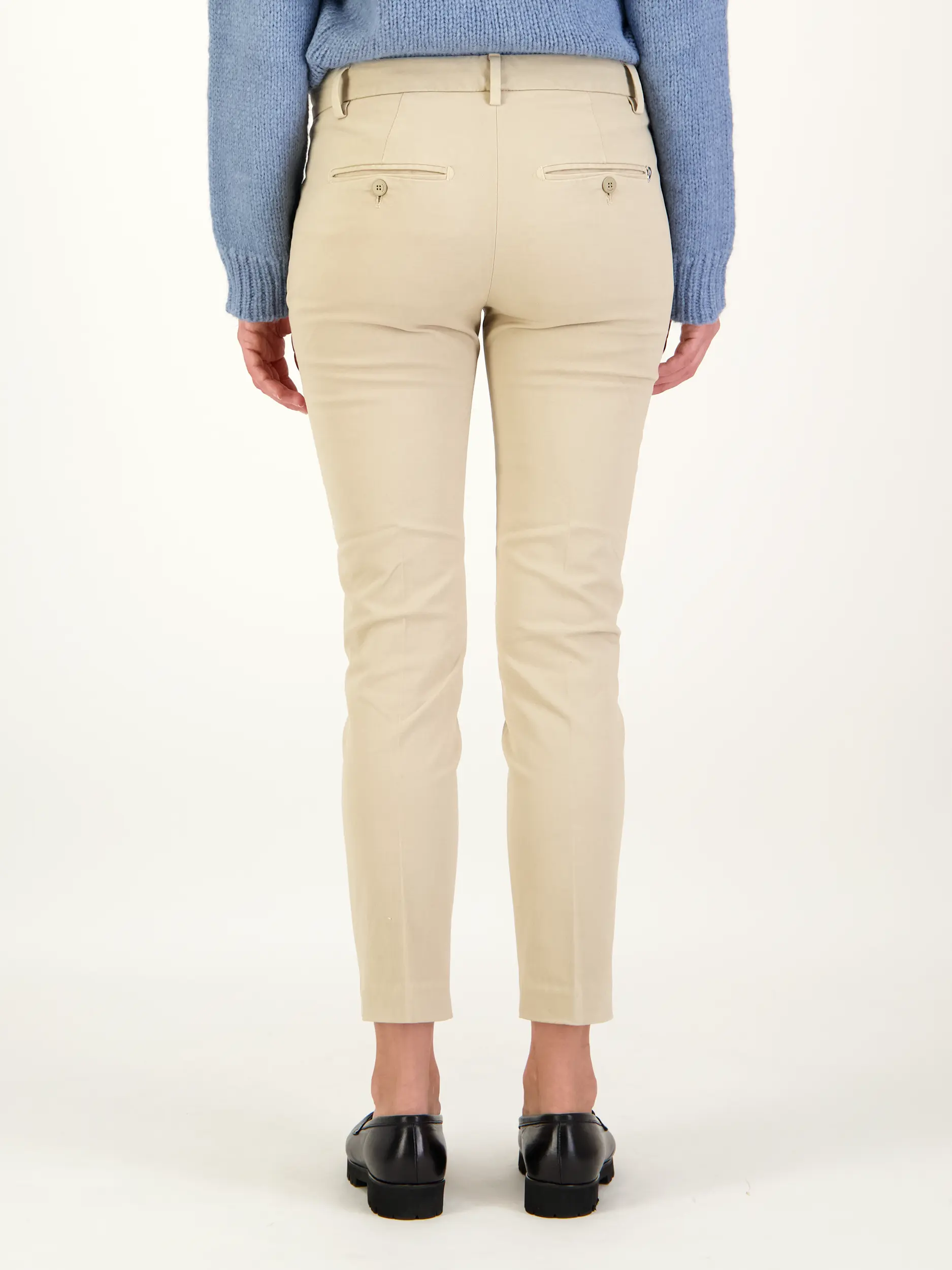 Chino - Artikel Rückseite getragen von einem Modell - Farbe: Beige