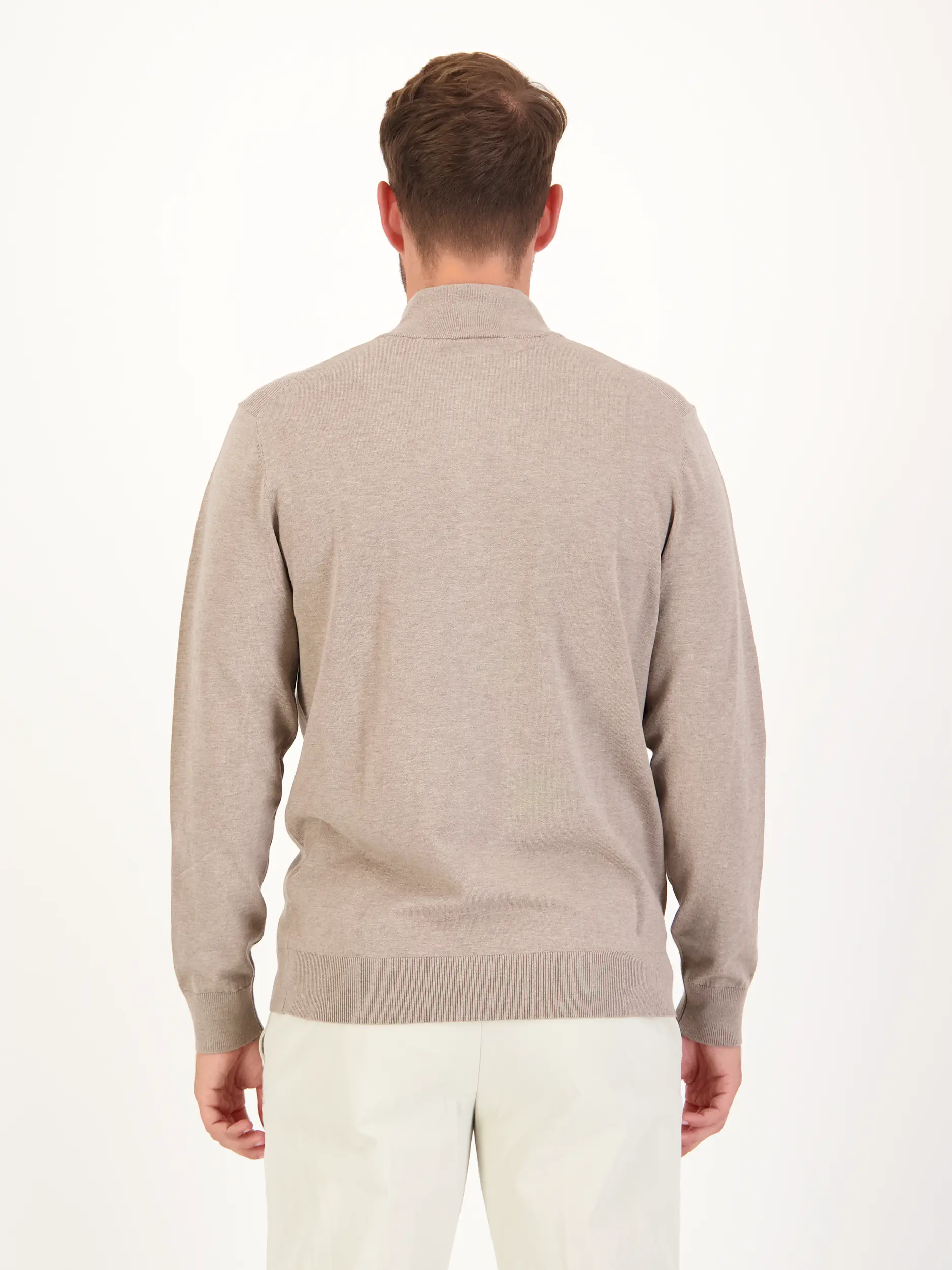 Pullover langarm - Artikel Rückseite getragen von einem Modell - Farbe: Braun