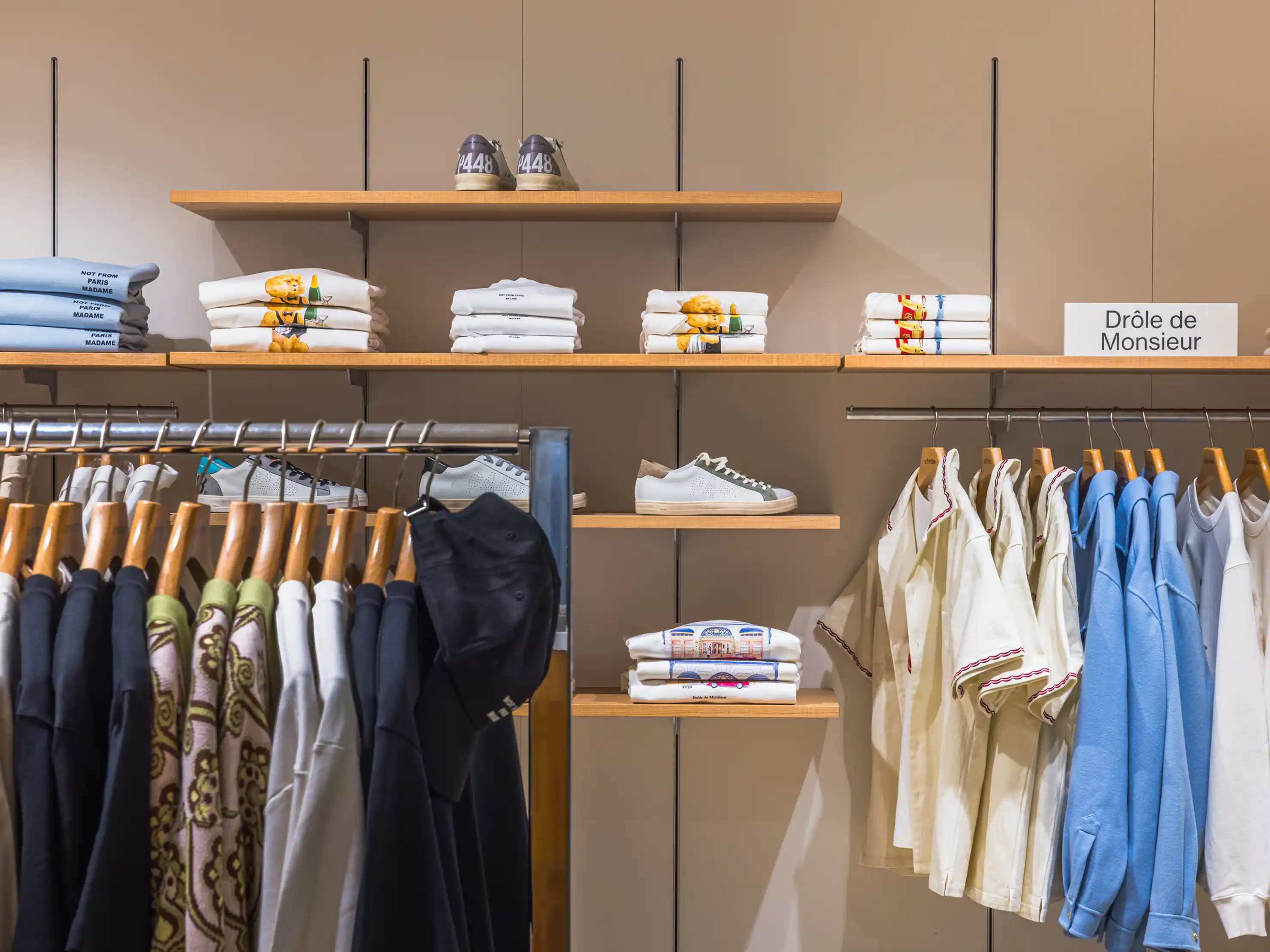 Hier ist das Erdgeschoss der Herrenabteilung zu sehen