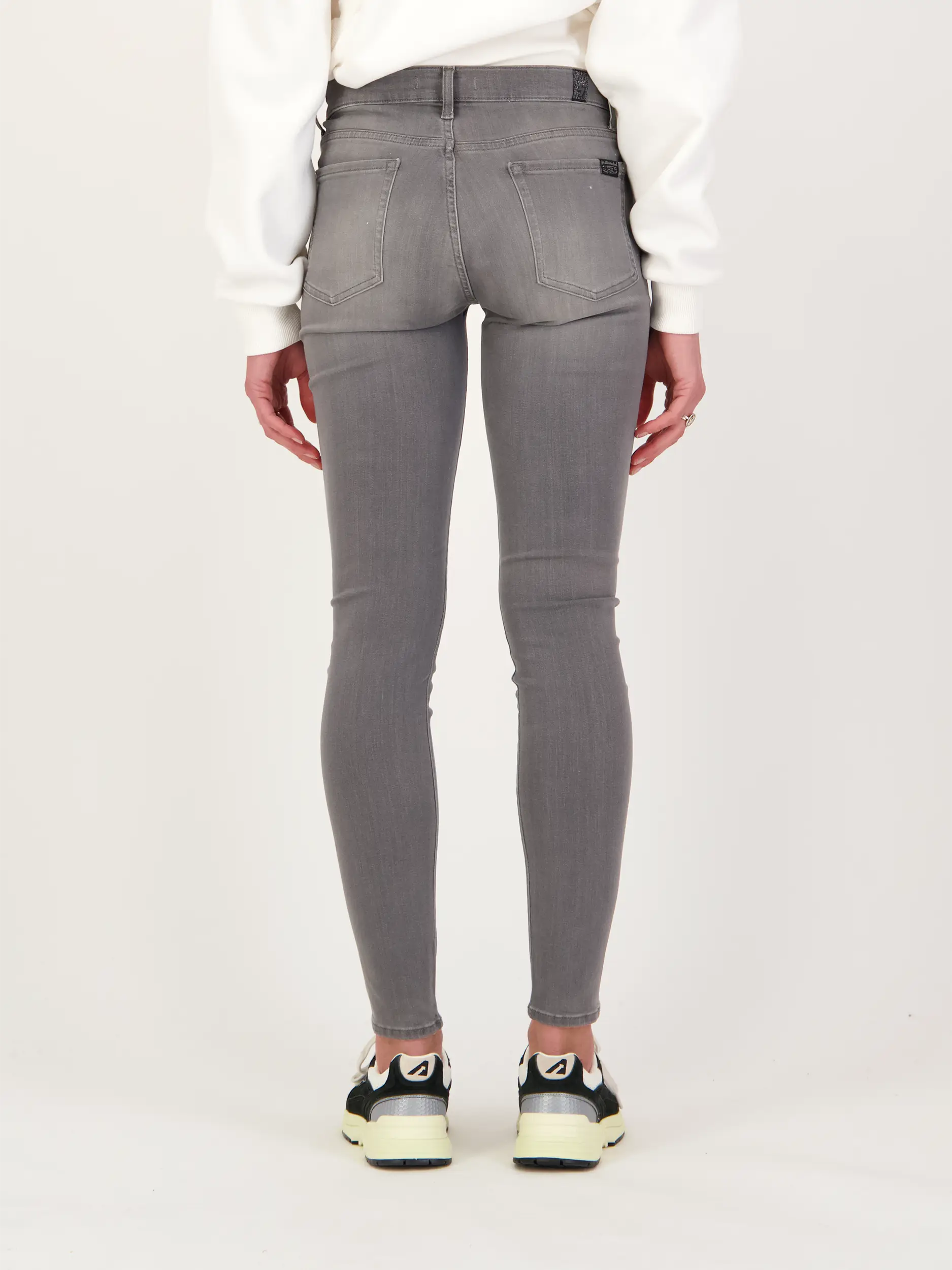 High Waist Skinny Jeans - Artikel Rückseite getragen von einem Modell - Farbe: Grau