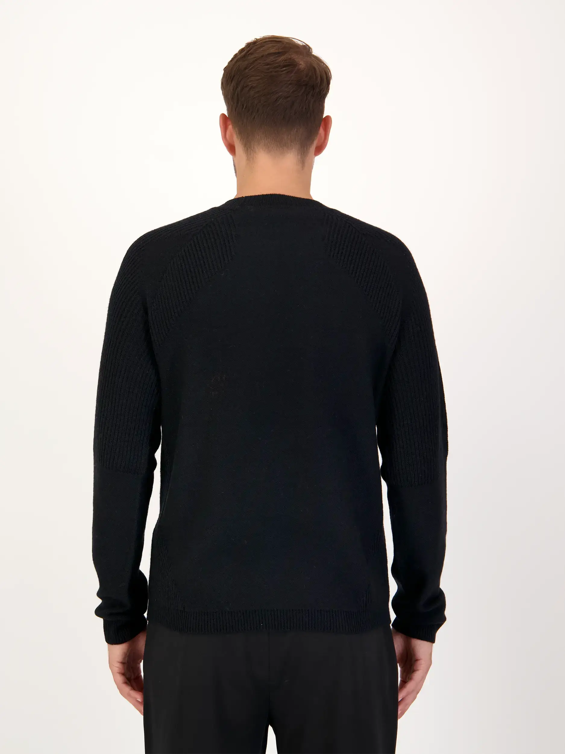 Pullover 'Fleur' aus Woll-Mix langarm - Artikel Rückseite getragen von einem Modell - Farbe: Schwarz