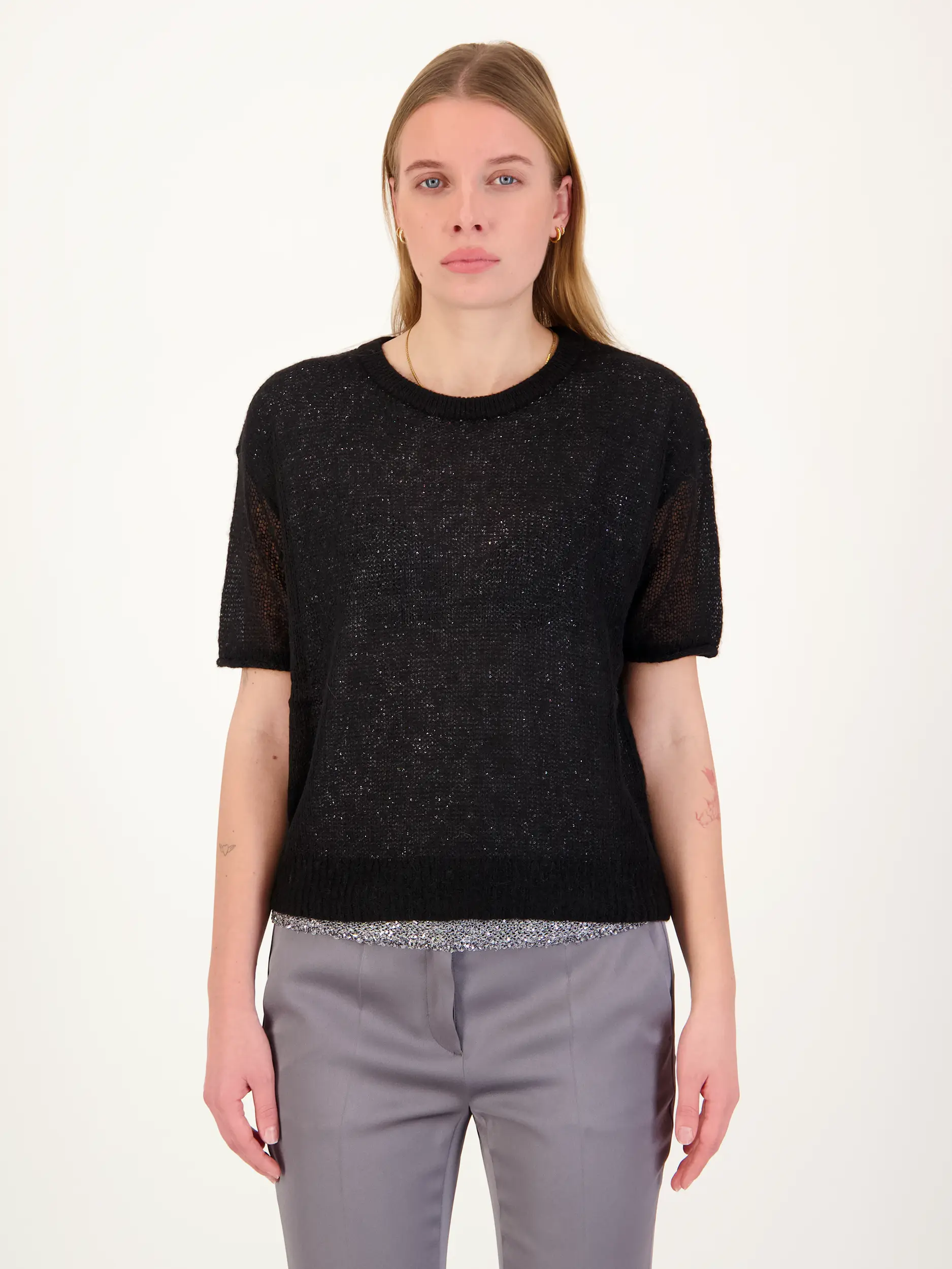 Pullover kurzarm - Artikel Vorderseite getragen von einem Modell - Farbe: Schwarz