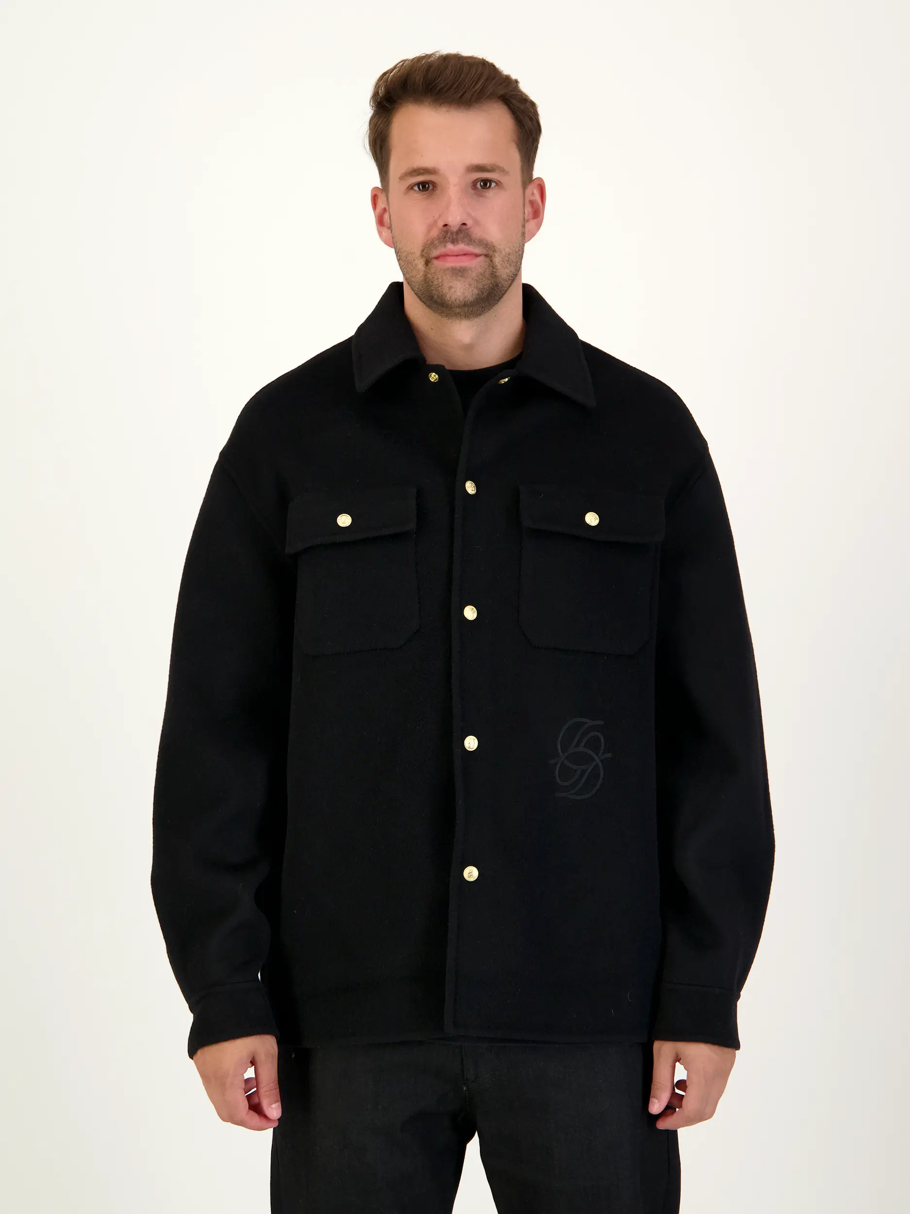 Overshirt 'La Surchemise Laine' aus Wolle - Artikel Vorderseite getragen von einem Modell
