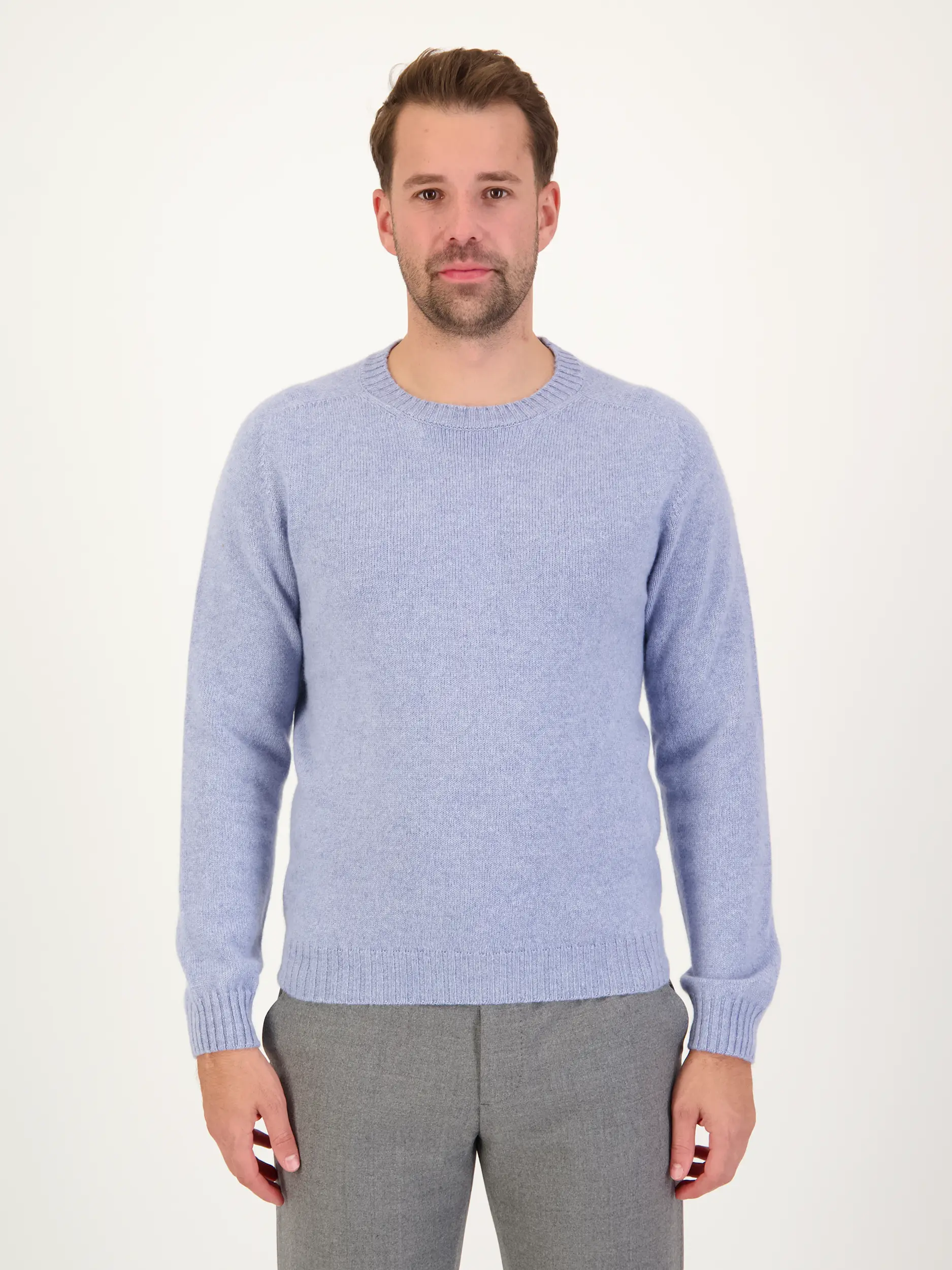 Pullover aus Kaschmir langarm - Artikel Vorderseite getragen von einem Modell - Farbe: Blau