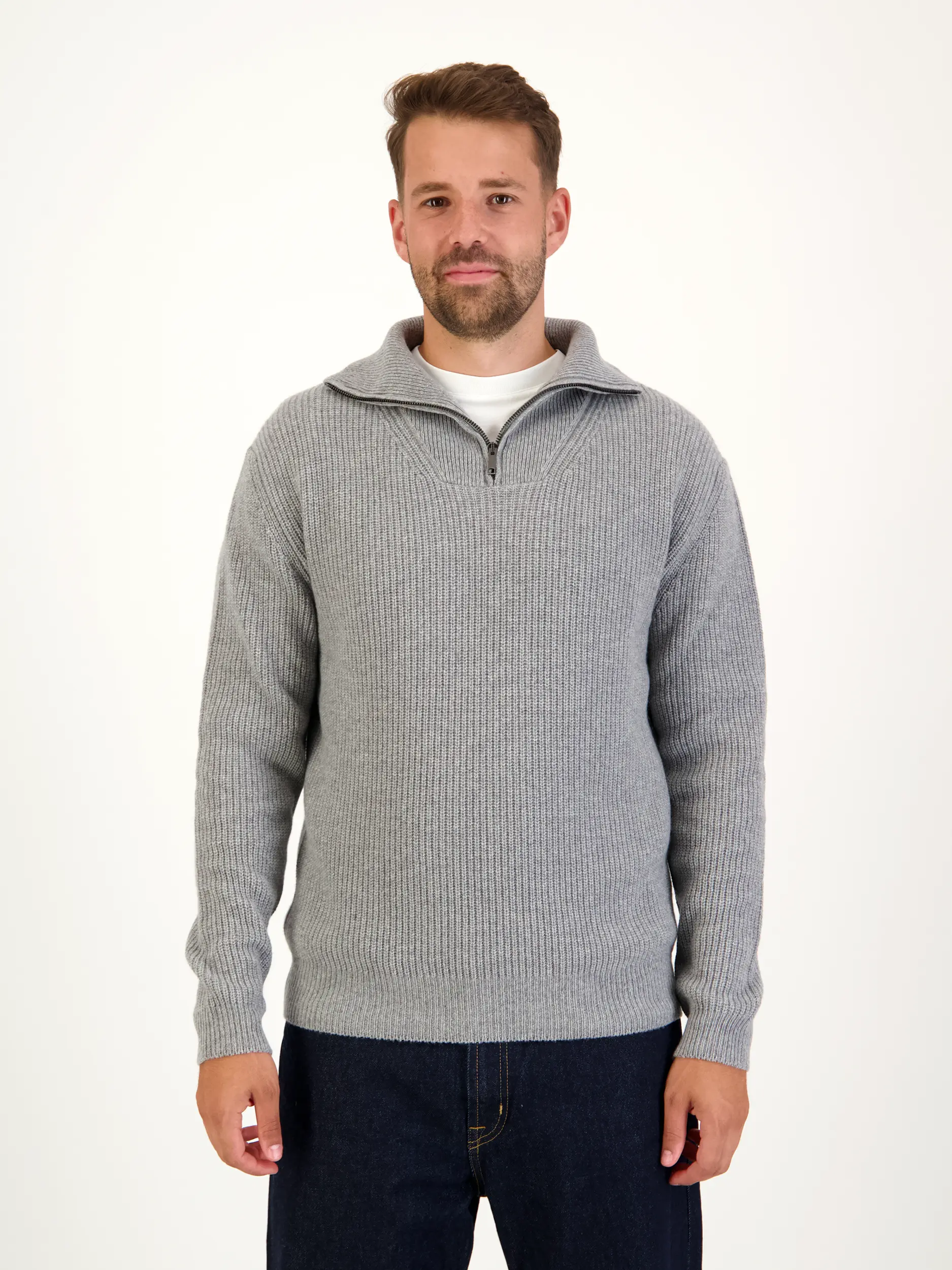 Rippstrickpullover aus Kaschmir langarm - Artikel Vorderseite getragen von einem Modell - Farbe: Grau