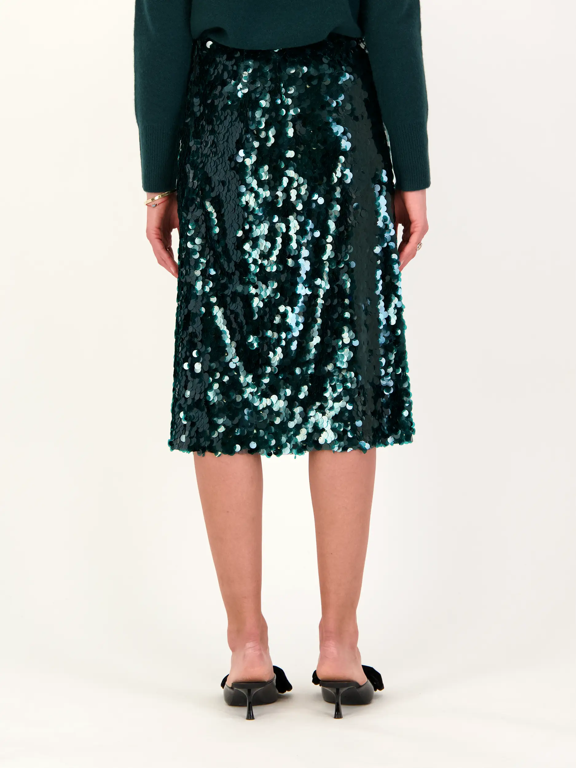 Midirock mit Pailletten - Artikel Rückseite getragen von einem Modell - Farbe: Grün