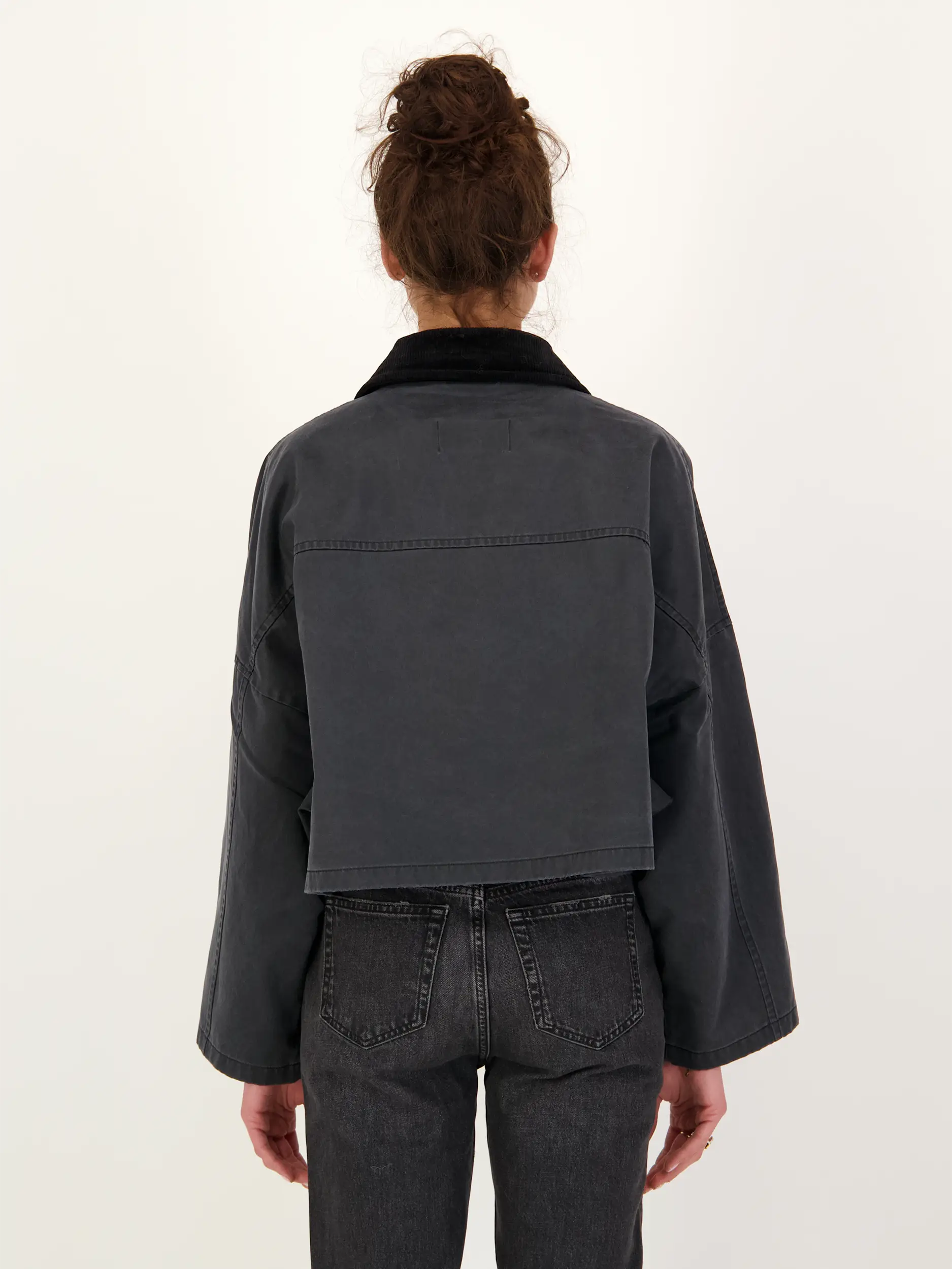 Jacke 'Marstow' - Artikel Rückseite getragen von einem Modell - Farbe: Blau