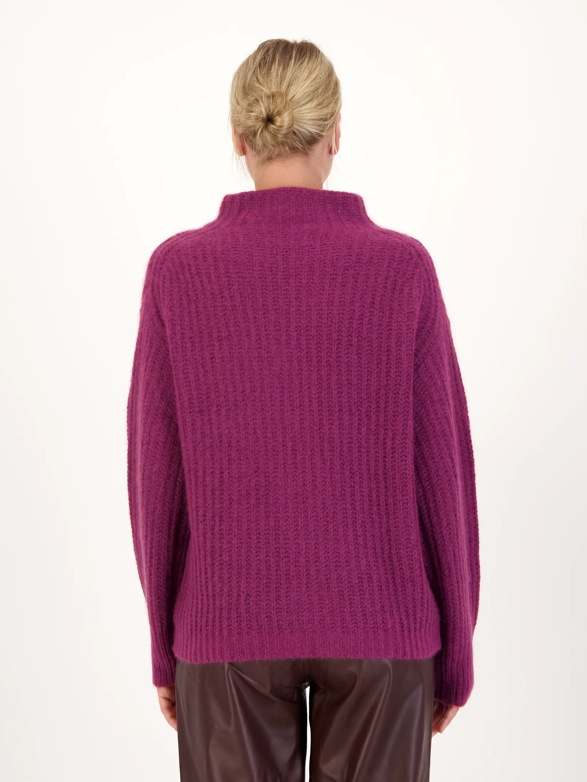 Pullover aus Kaschmir langarm - Artikel Rückseite getragen von einem Modell - Farbe: Rot