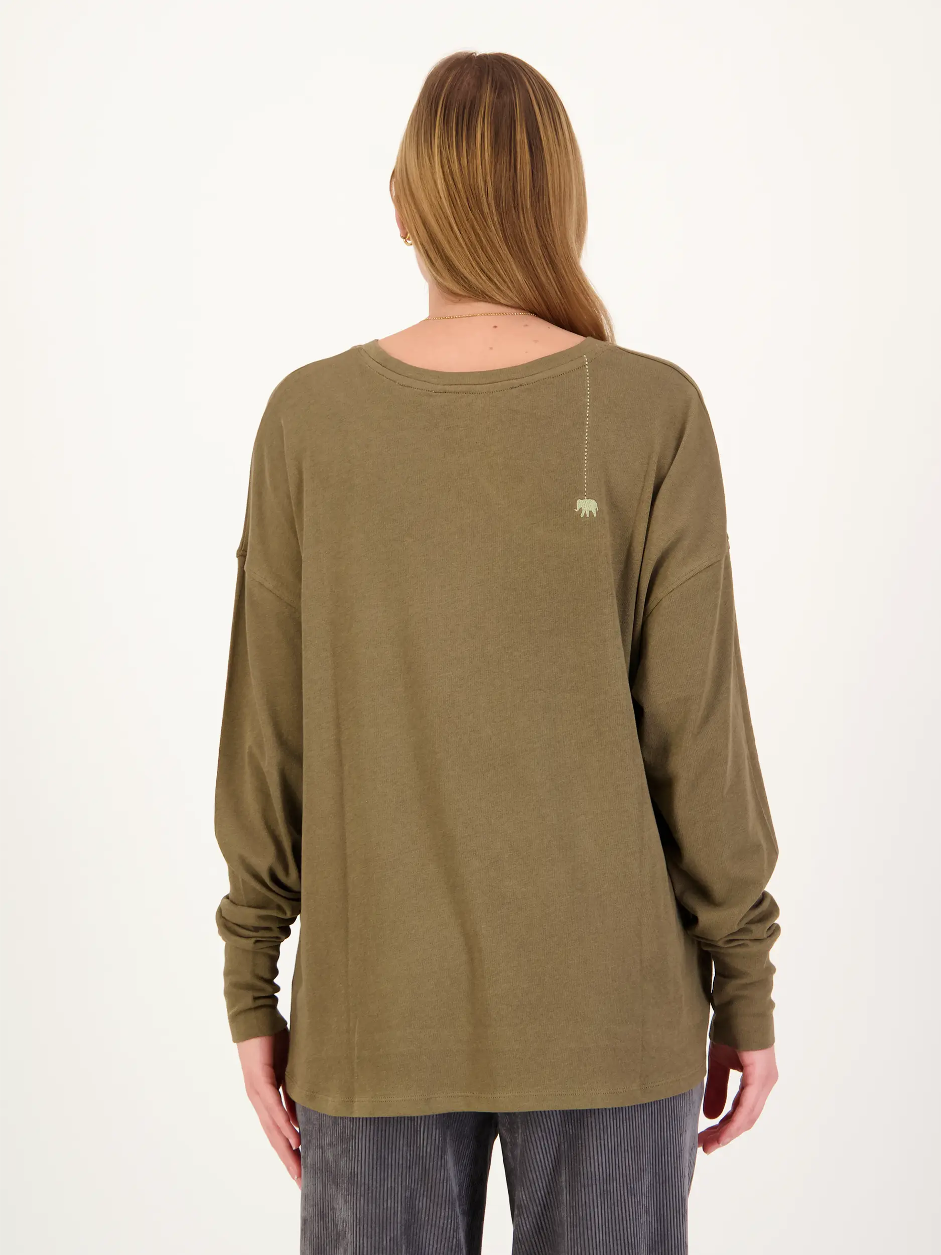 Langarmshirt 'Aster' - Artikel Rückseite getragen von einem Modell - Farbe: Grün